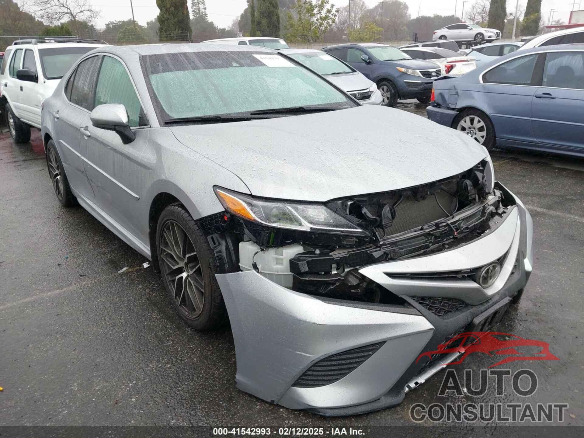 TOYOTA CAMRY 2018 - 4T1B11HK4JU657553