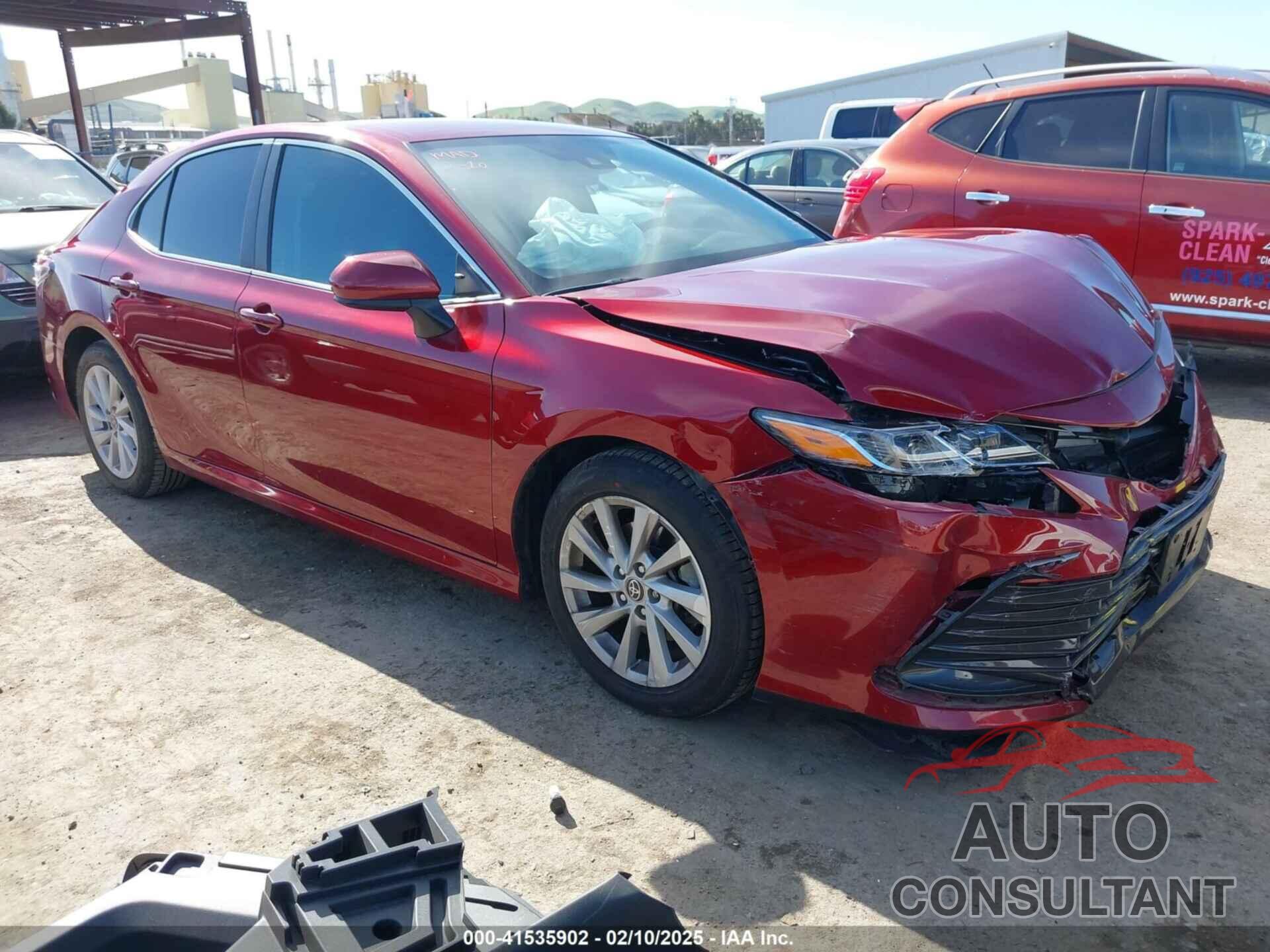 TOYOTA CAMRY 2022 - 4T1C11AK1NU660558