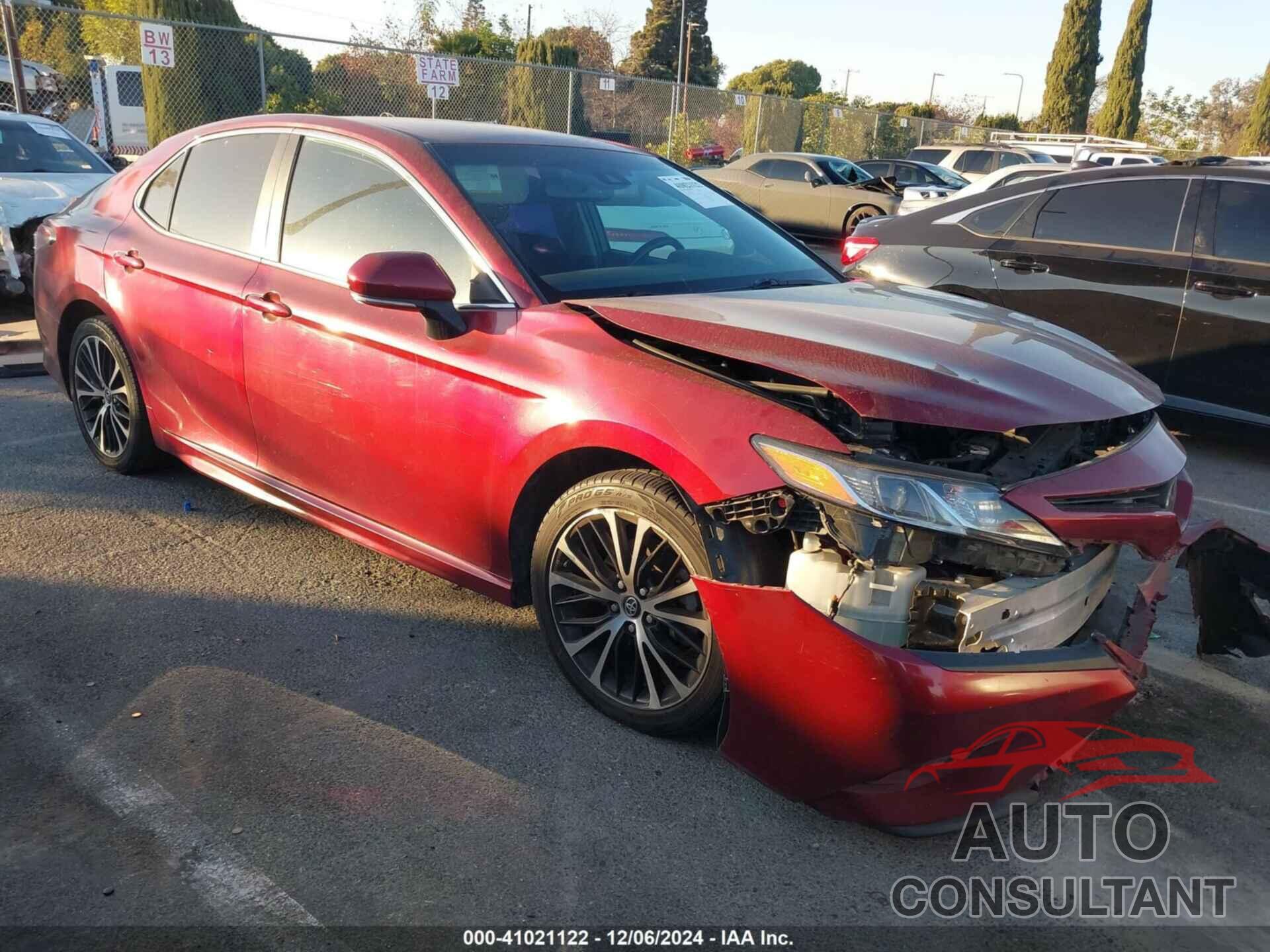 TOYOTA CAMRY 2018 - 4T1B11HK2JU620033