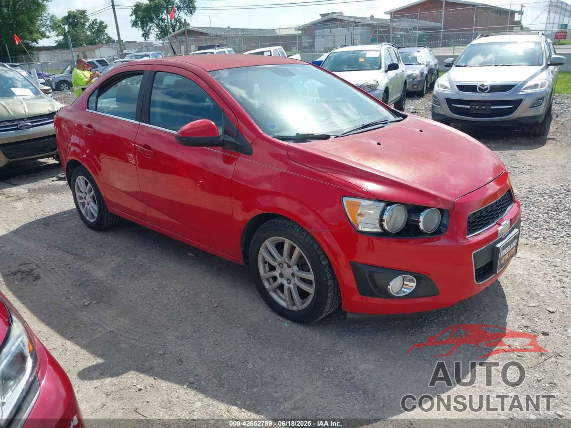 CHEVROLET SONIC 2013 - 1G1JC5SH8D4140526