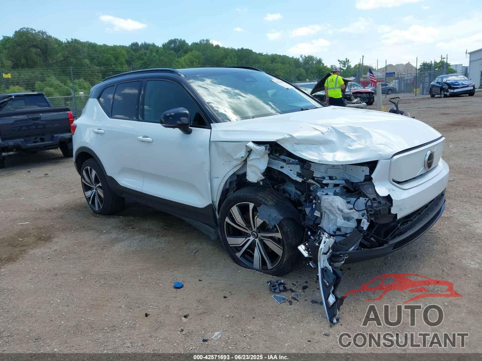 VOLVO XC40 RECHARGE PURE ELECTRIC 2022 - YV4ED3UR9N2713525