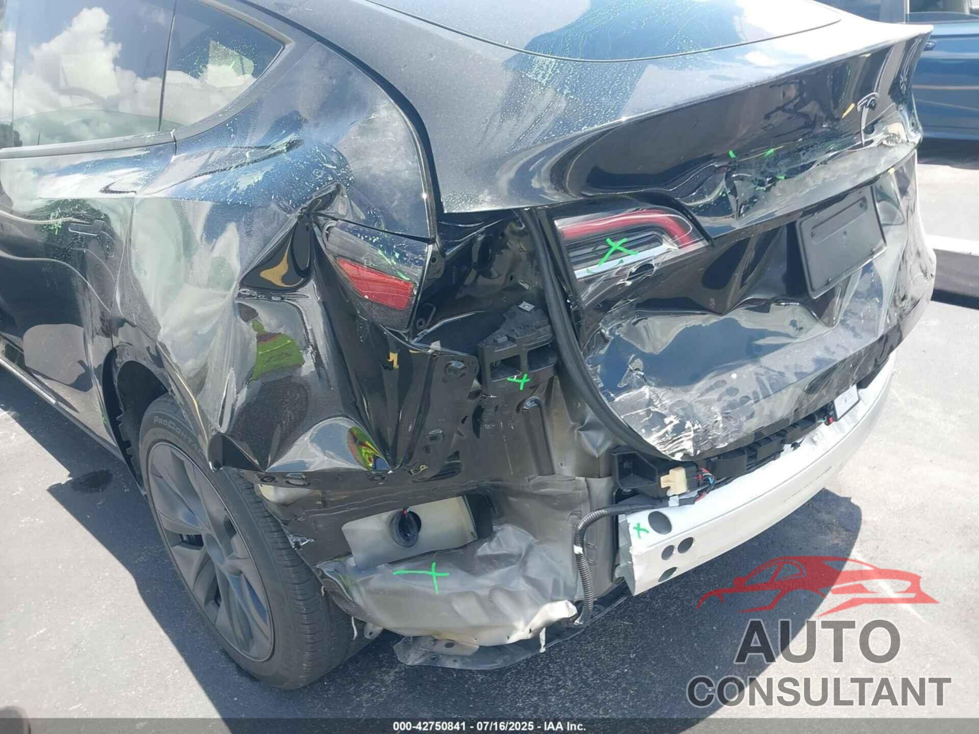 TESLA MODEL Y 2024 - 7SAYGDED7RF187112