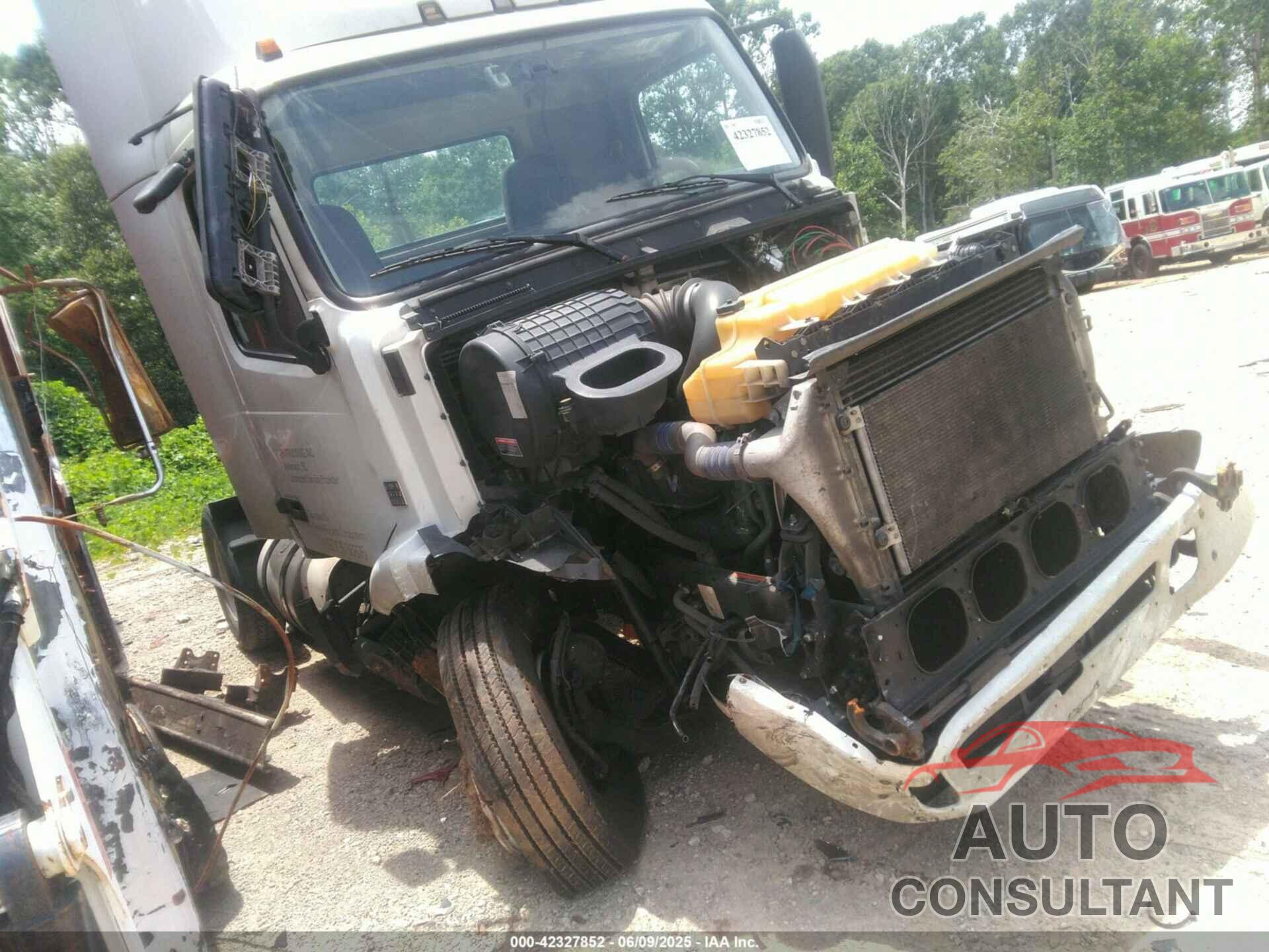 VOLVO VN 2016 - 4V4M19EGXGN966589