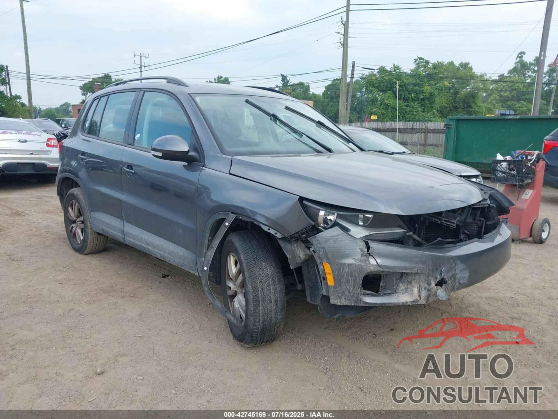 VOLKSWAGEN TIGUAN 2016 - WVGAV7AX5GW614040