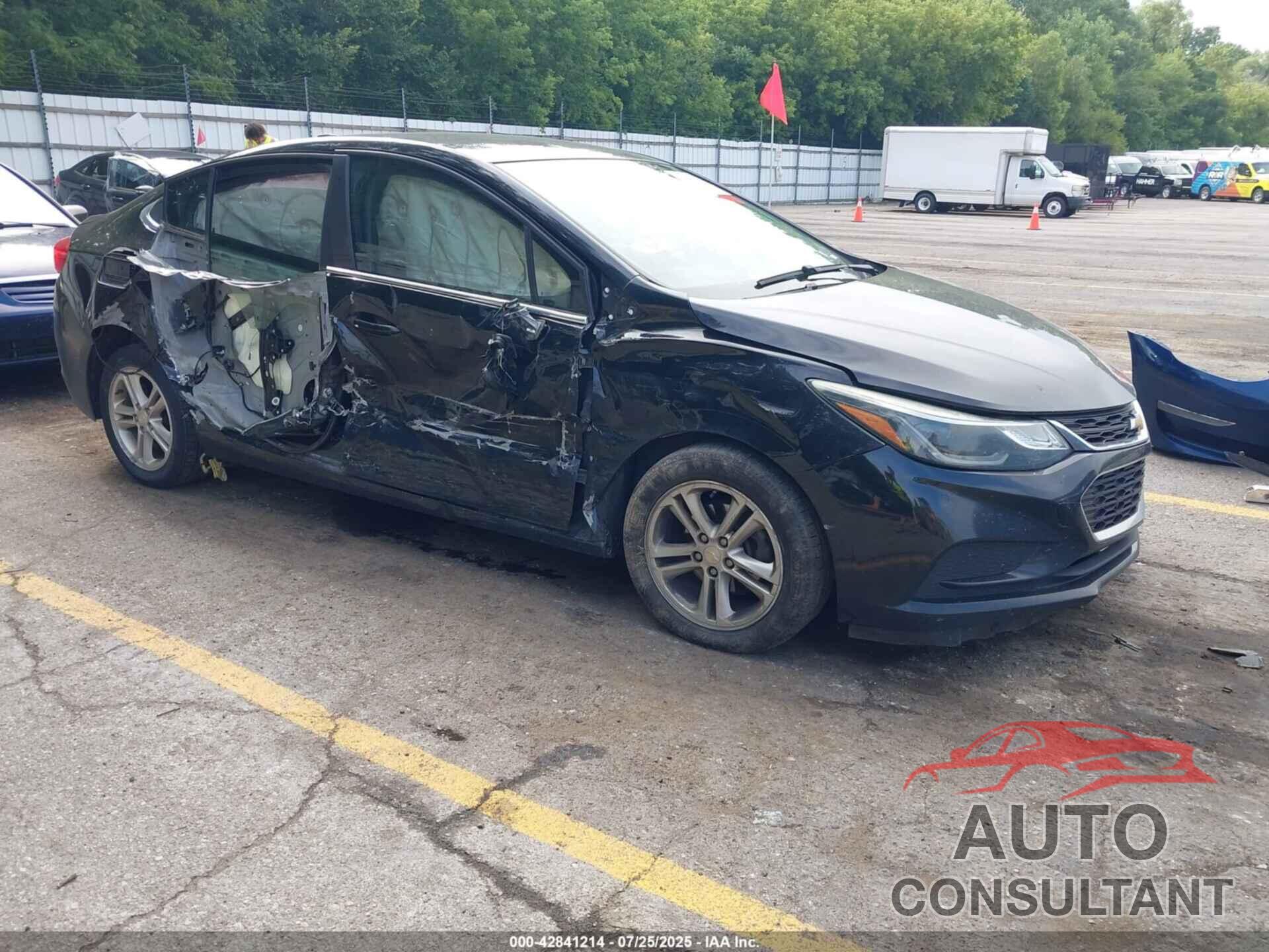CHEVROLET CRUZE 2018 - 1G1BE5SM9J7131601