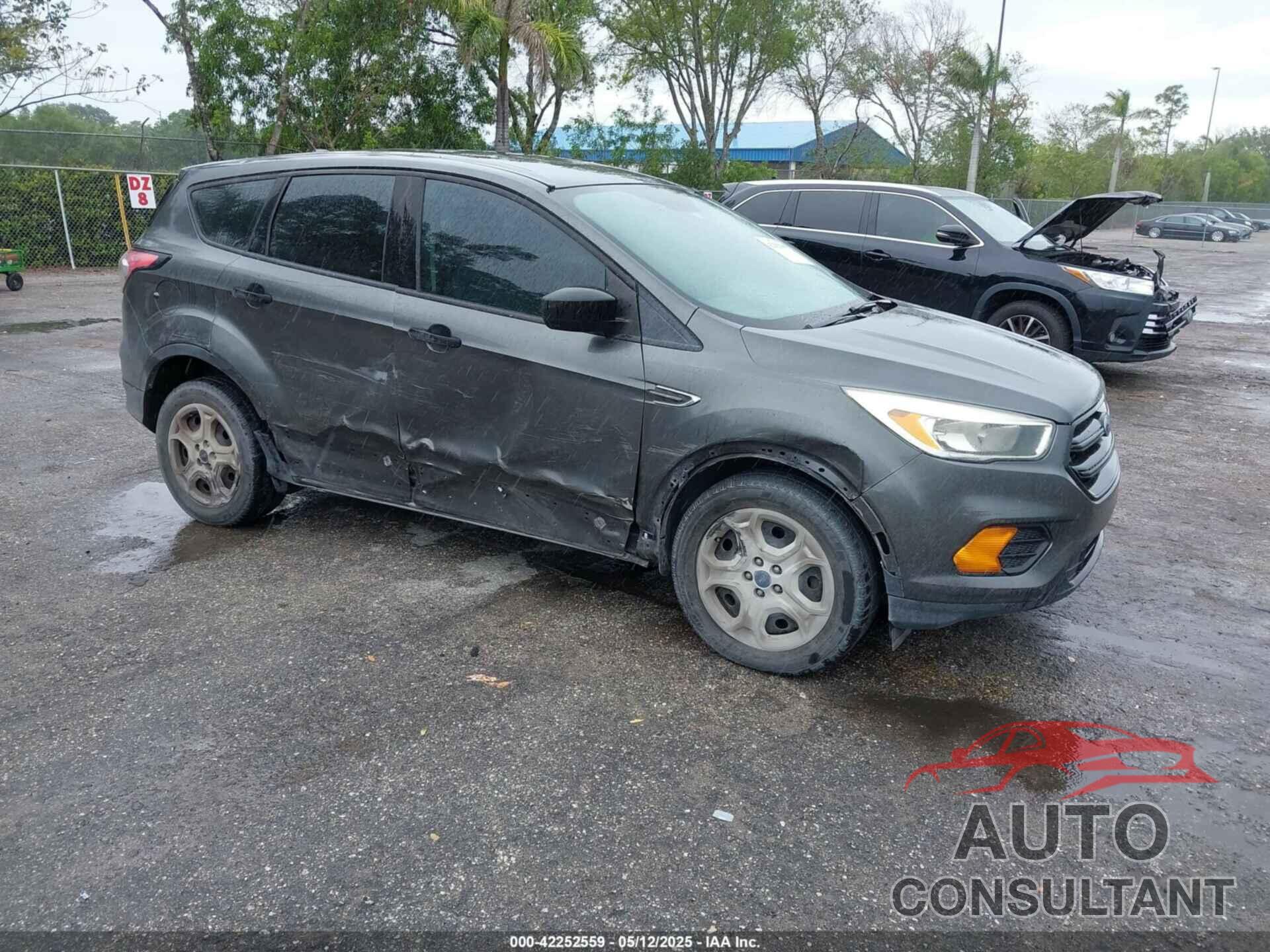 FORD ESCAPE 2017 - 1FMCU0F73HUC73083
