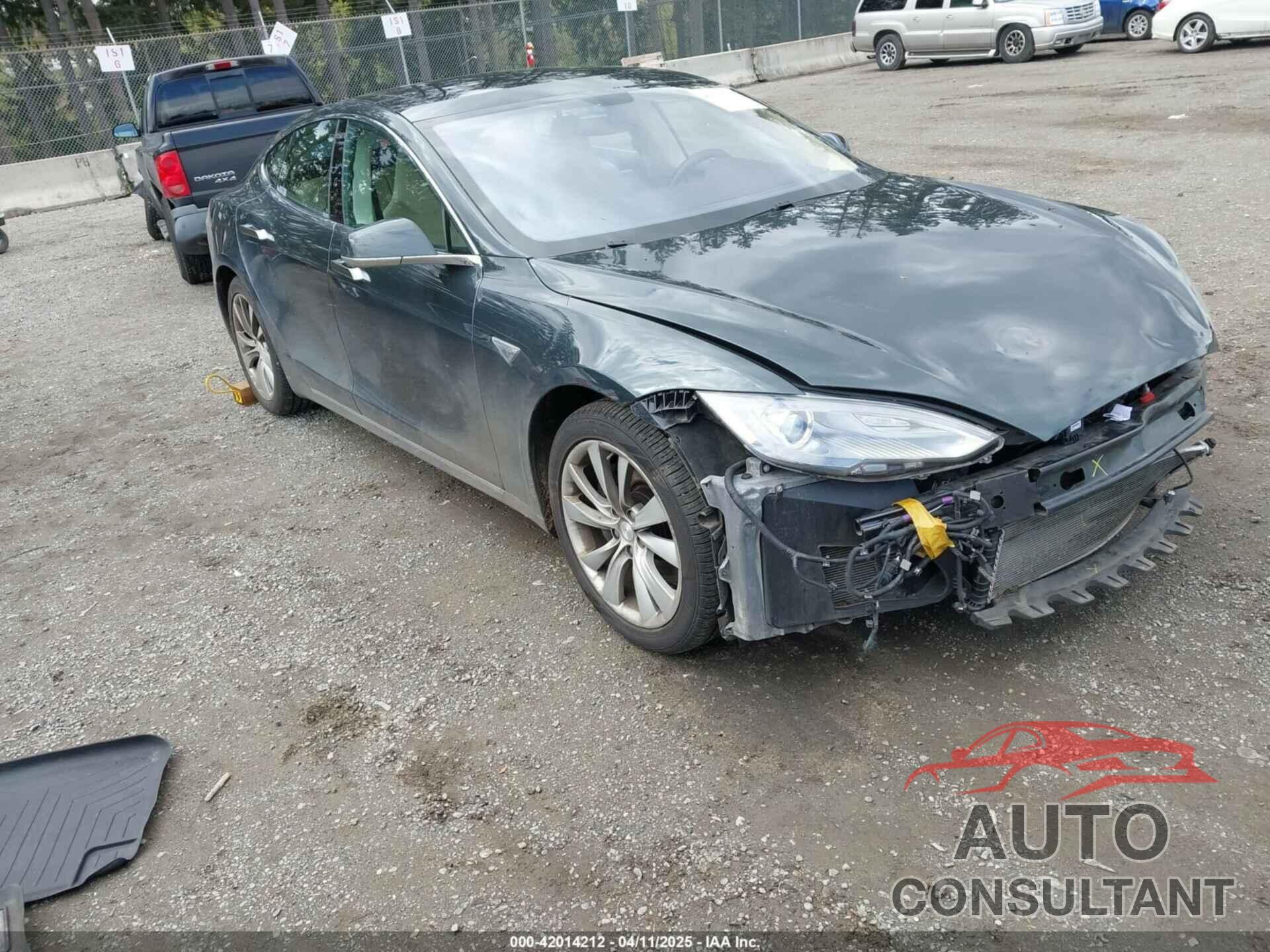 TESLA MODEL S 2013 - 5YJSA1CN1DFP27013