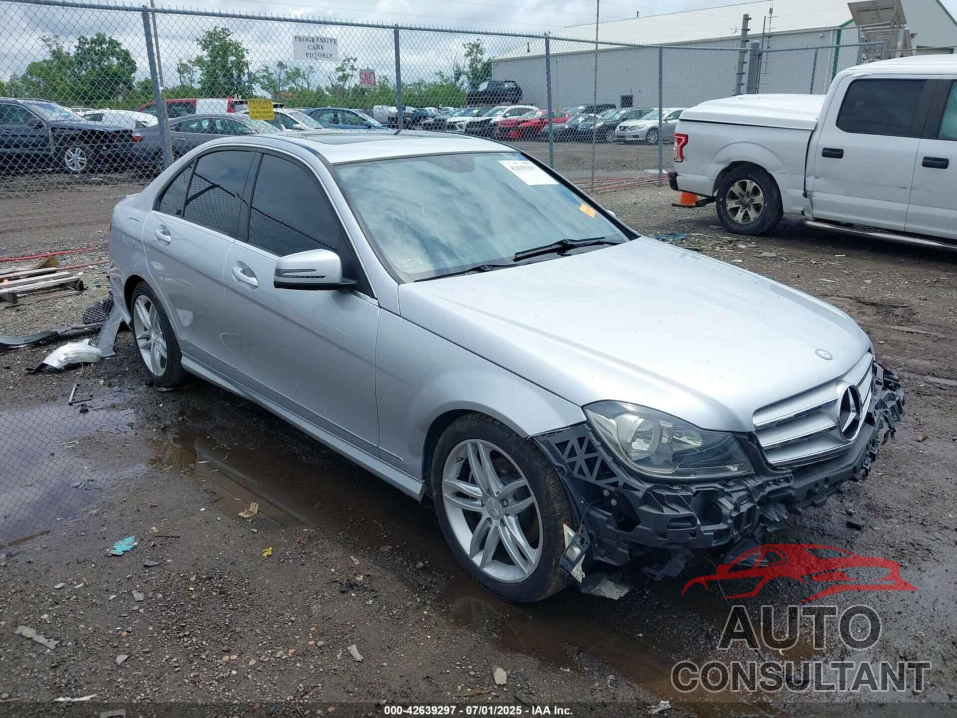 MERCEDES-BENZ C 300 2012 - WDDGF8BBXCR212002