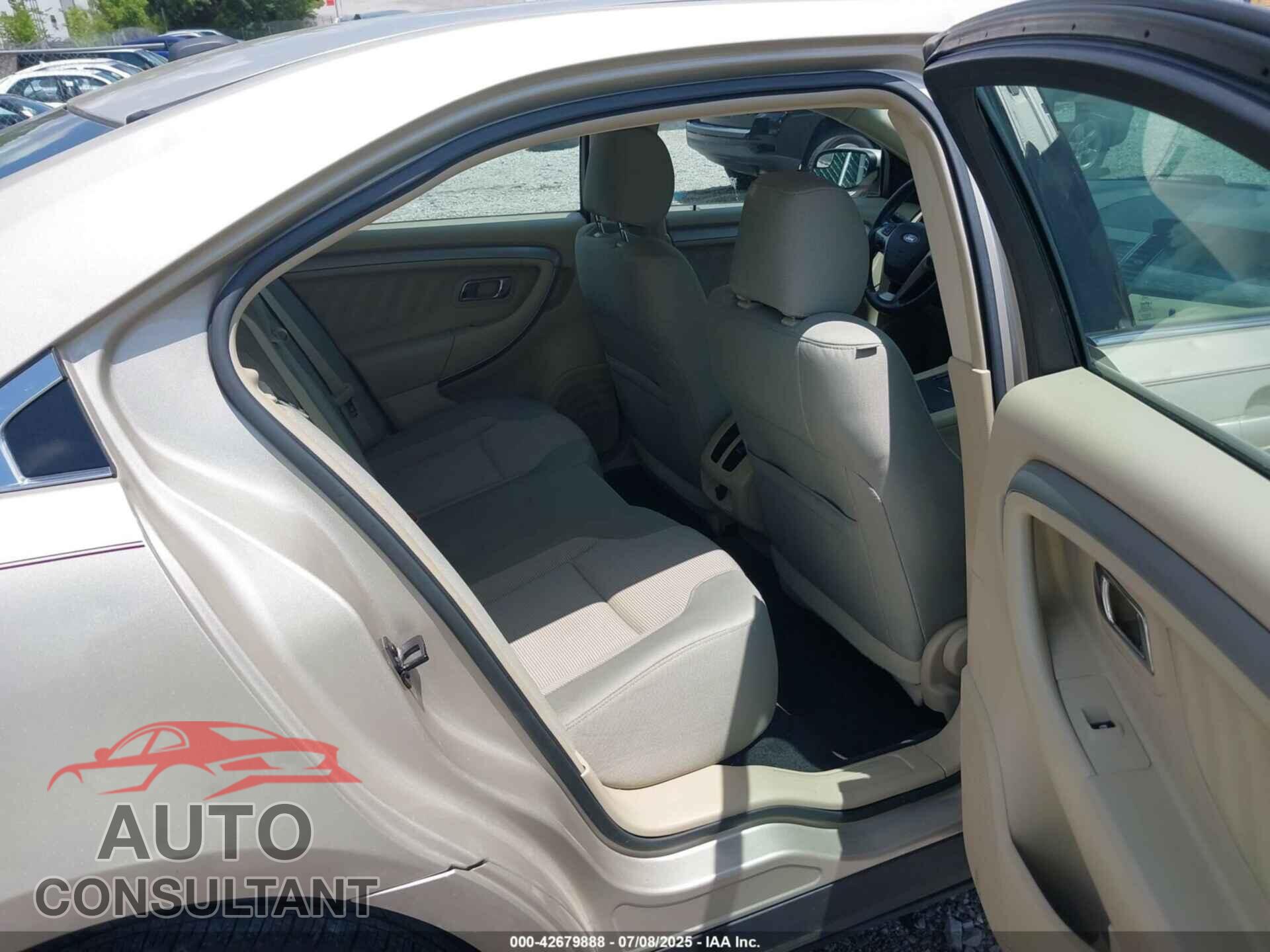 FORD TAURUS 2017 - 1FAHP2E86HG136814
