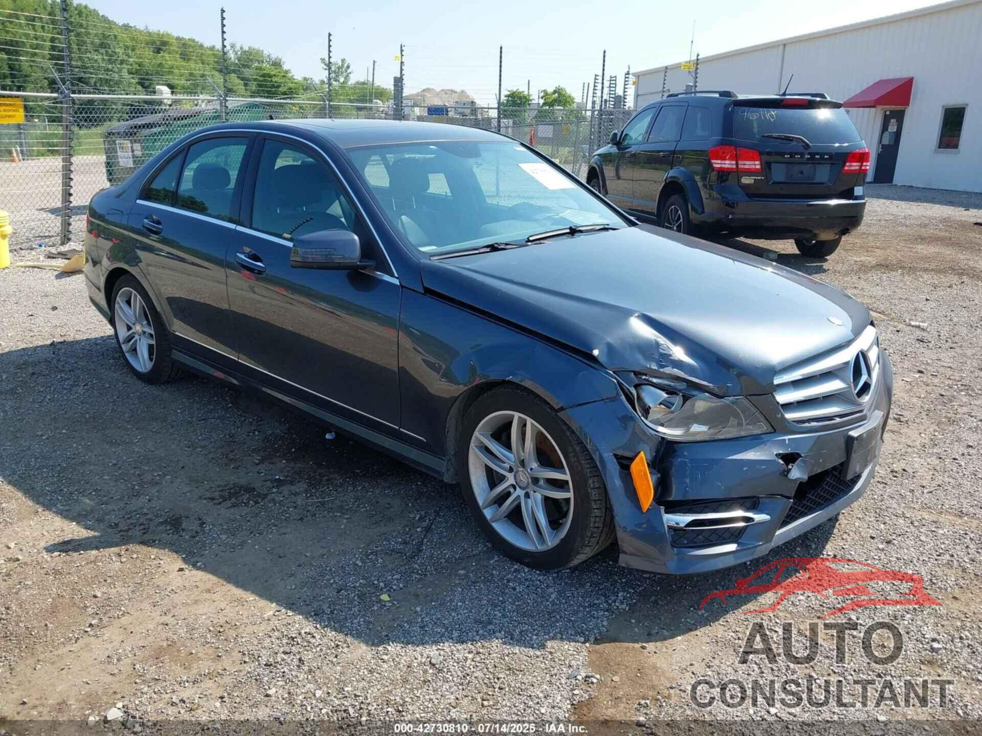 MERCEDES-BENZ C 300 2013 - WDDGF8AB0DG076235