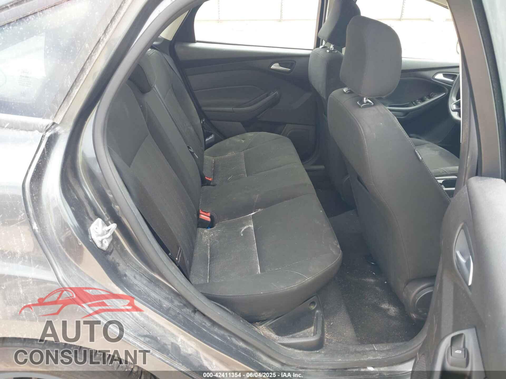 FORD FOCUS 2017 - 1FADP3F27HL342018