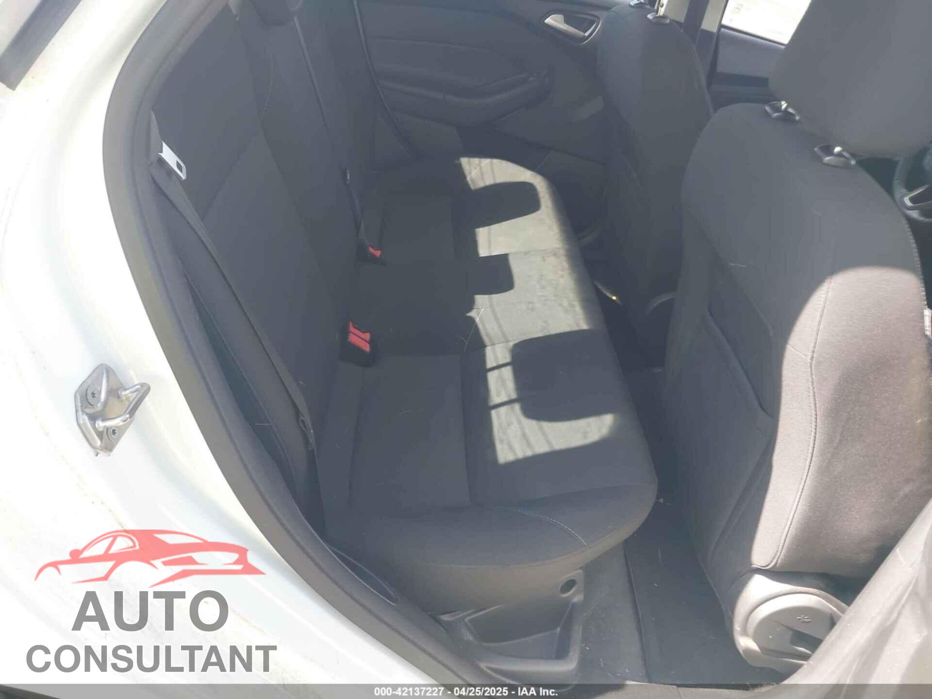 FORD FOCUS 2015 - 1FADP3F27FL297966