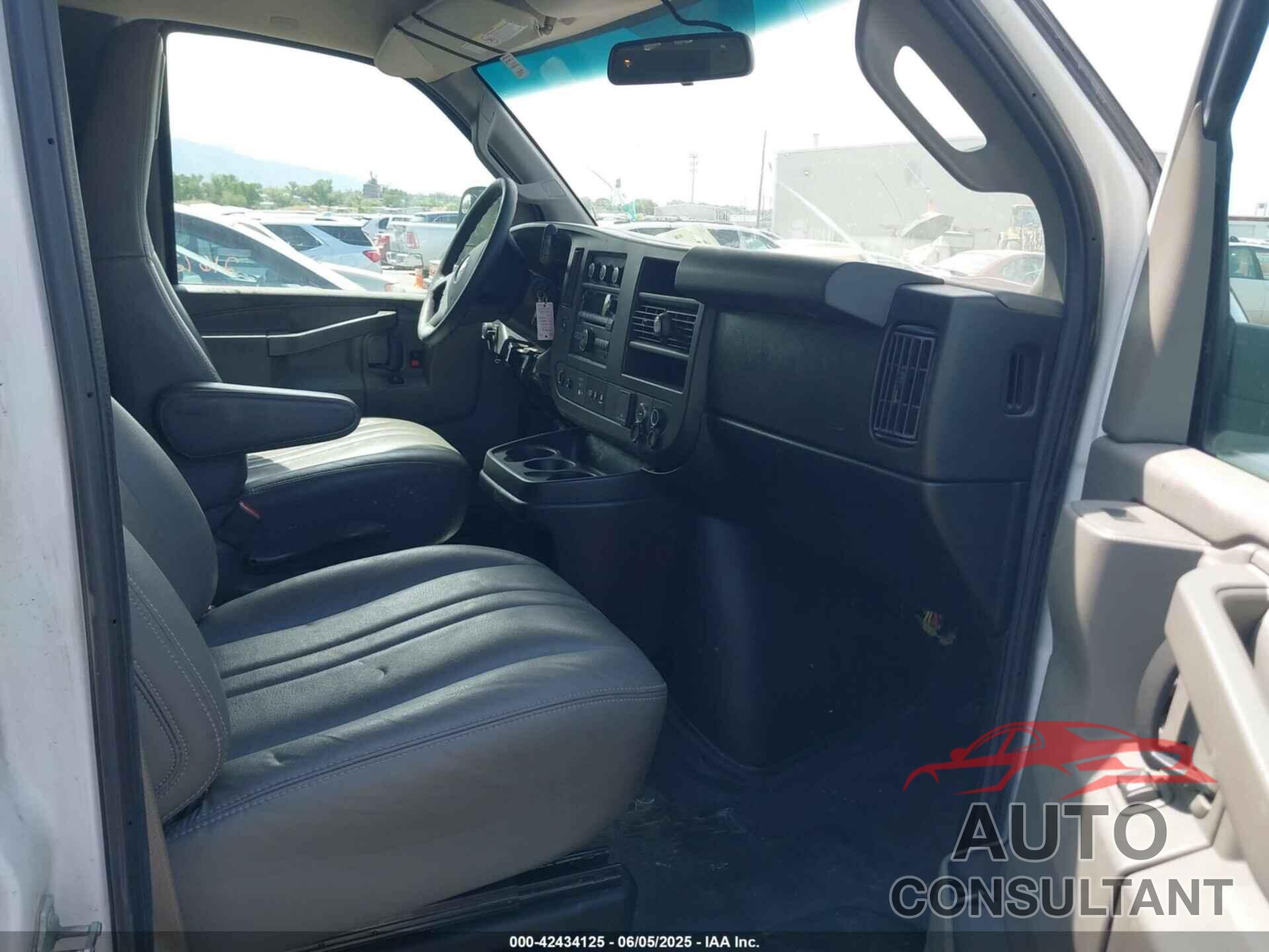 CHEVROLET EXPRESS 2500 2019 - 1GCWGAFP1K1254216