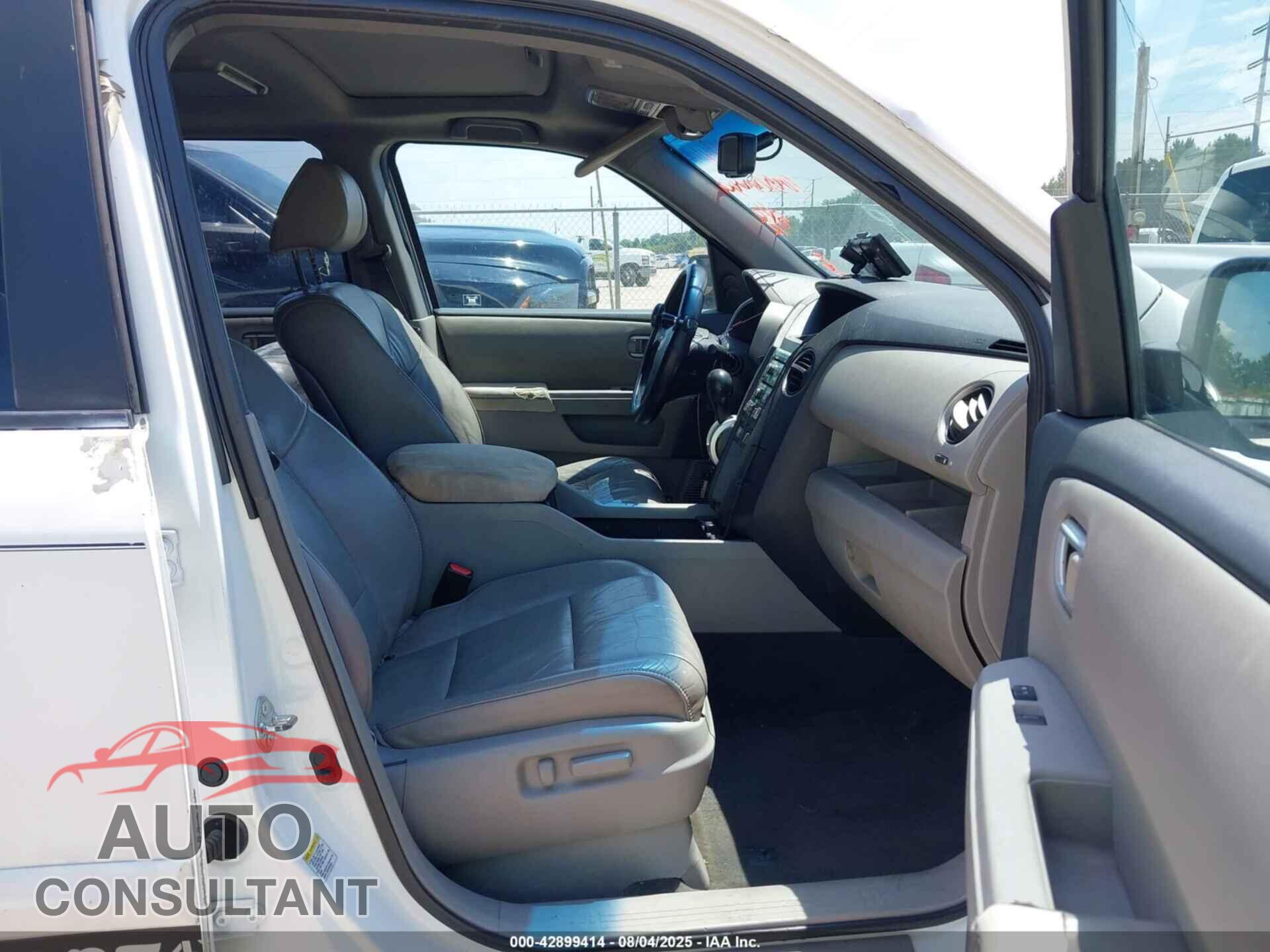 HONDA PILOT 2011 - 5FNYF3H65BB036220