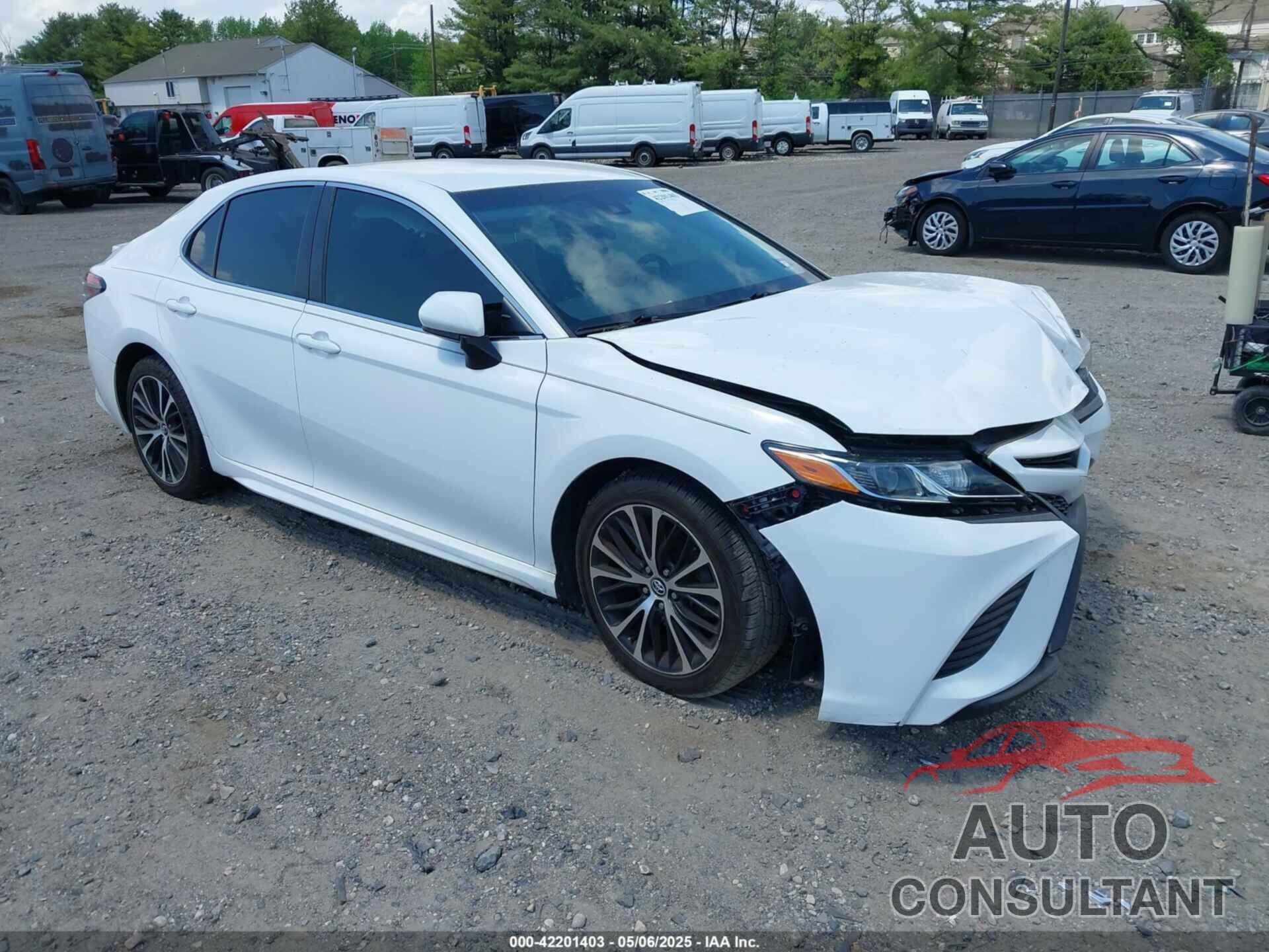 TOYOTA CAMRY 2018 - 4T1B11HK4JU159241
