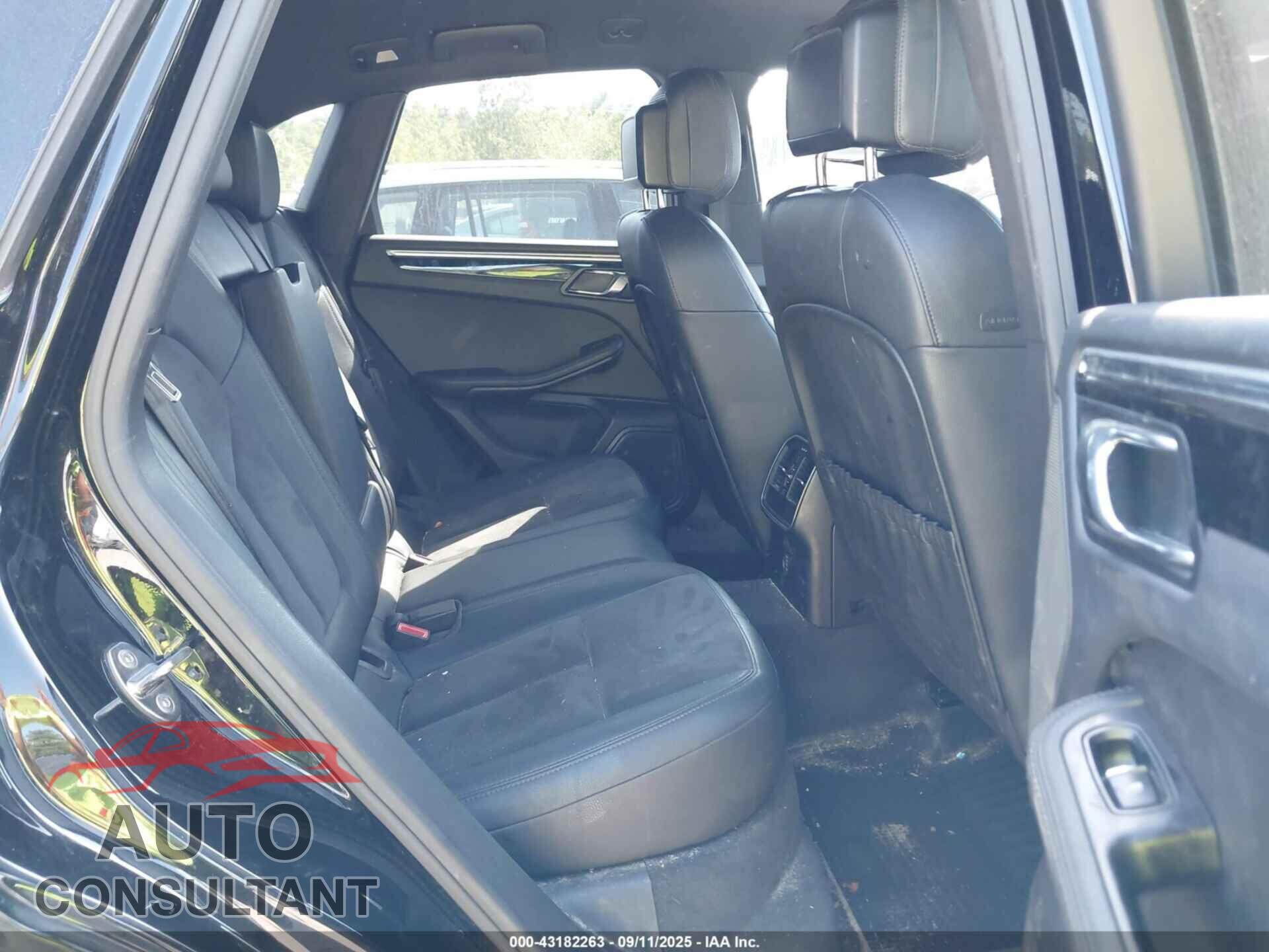 PORSCHE MACAN 2017 - WP1AA2A59HLB07001