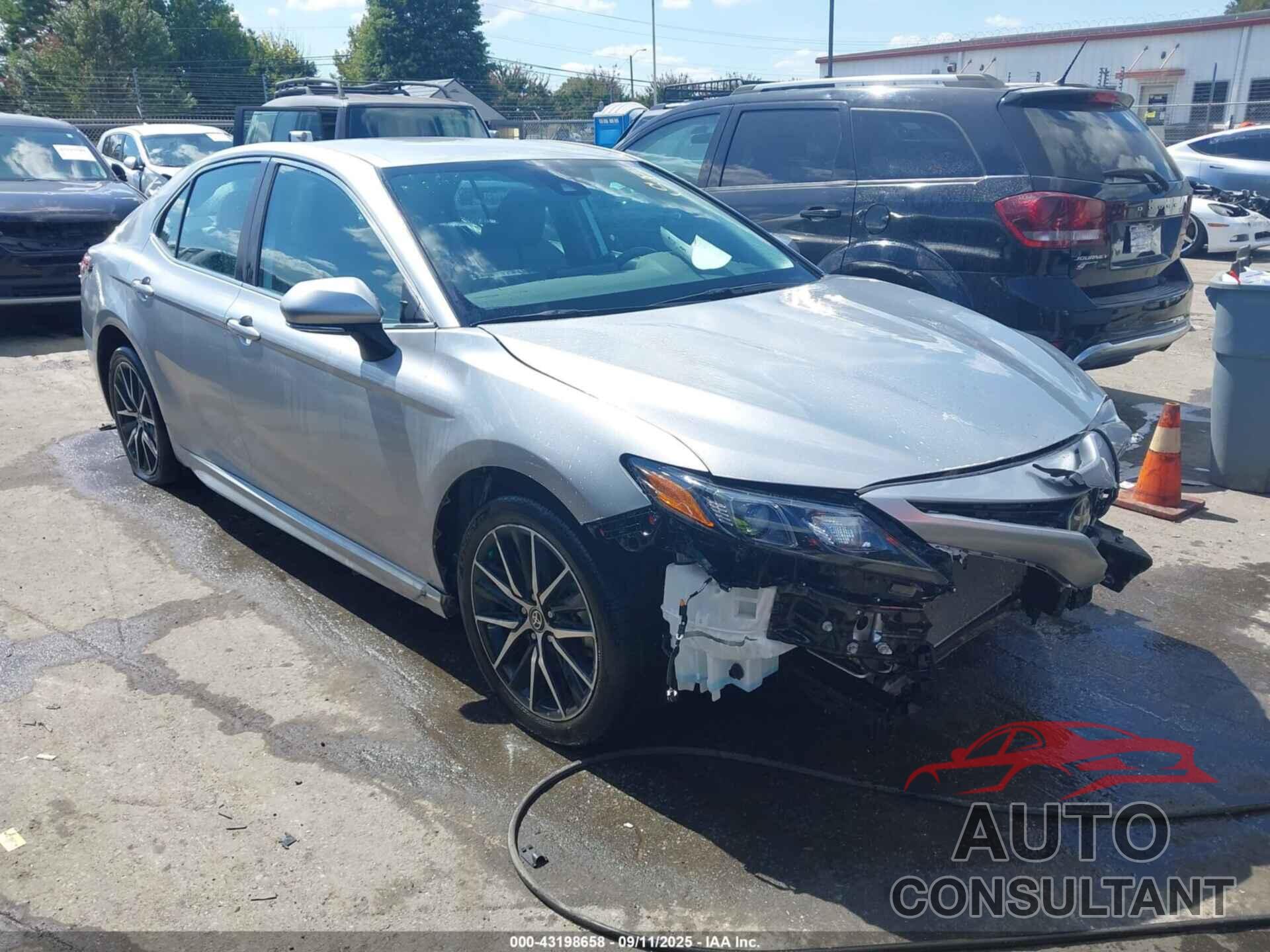 TOYOTA CAMRY 2023 - 4T1G11AK9PU740131