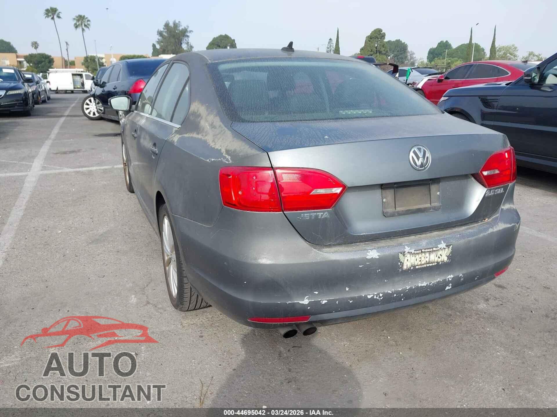 VOLKSWAGEN JETTA 2011 - 3VWLZ7AJ7BM357644