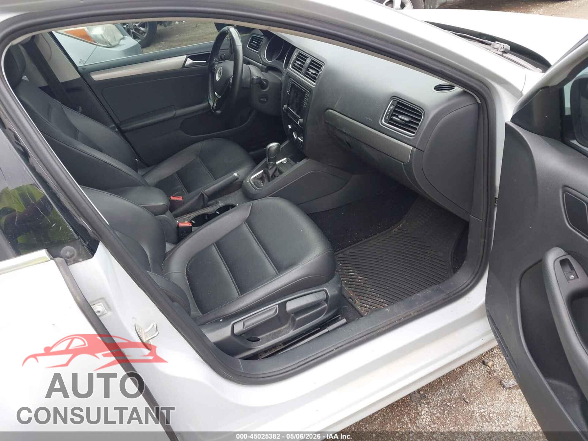 VOLKSWAGEN JETTA 2017 - 3VWDB7AJ8HM388922