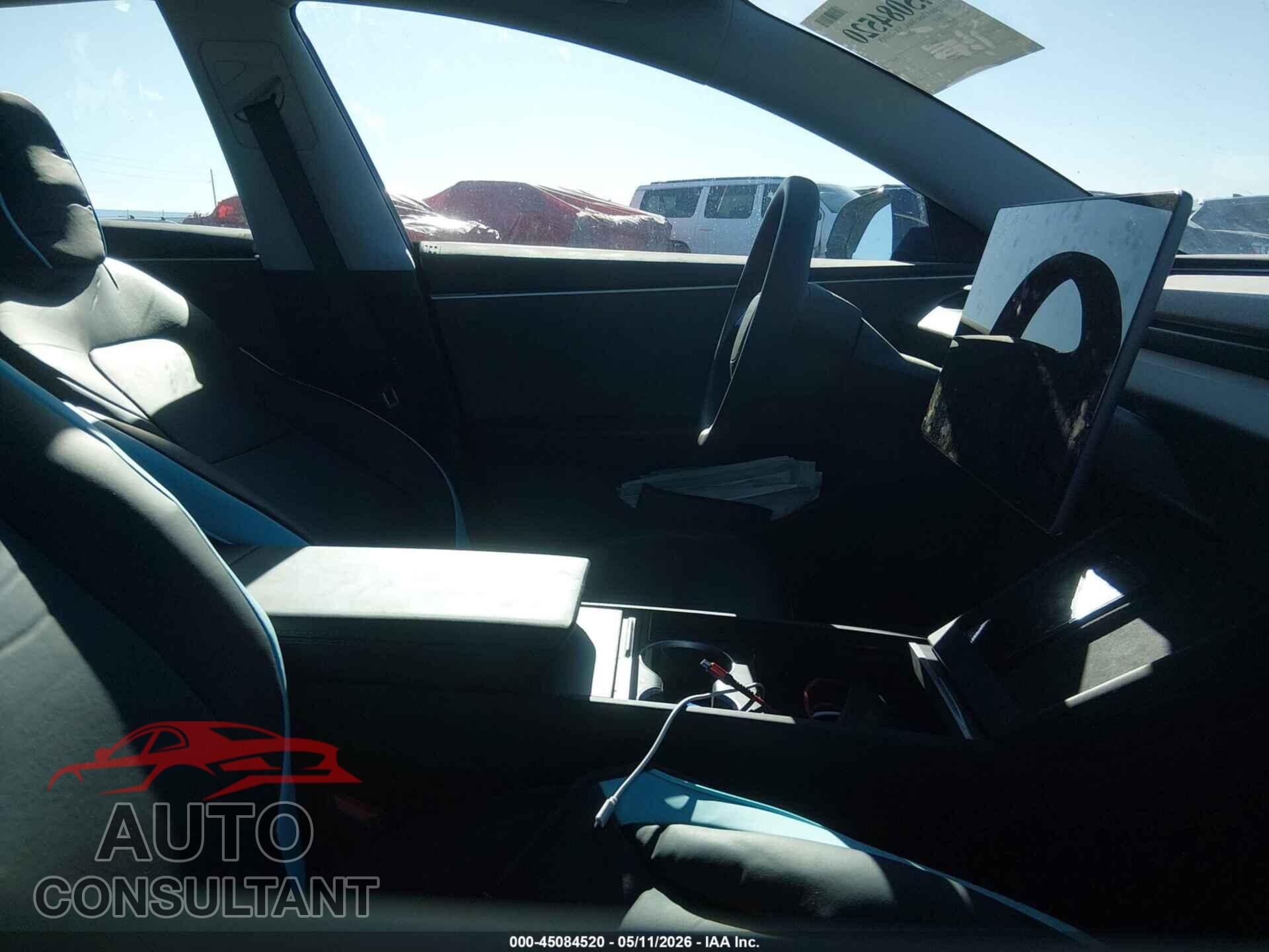 TESLA MODEL 3 2025 - 5YJ3E1EA0SF915845