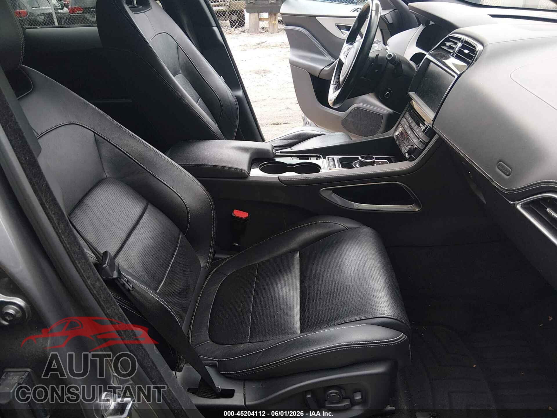 JAGUAR F-PACE 2017 - SADCL2BV5HA059130