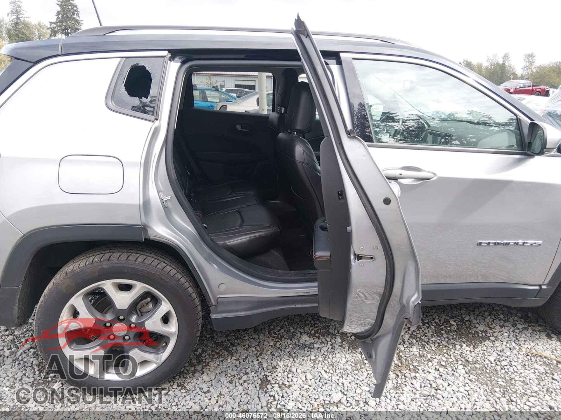 JEEP COMPASS 2018 - 3C4NJDCB8JT401016