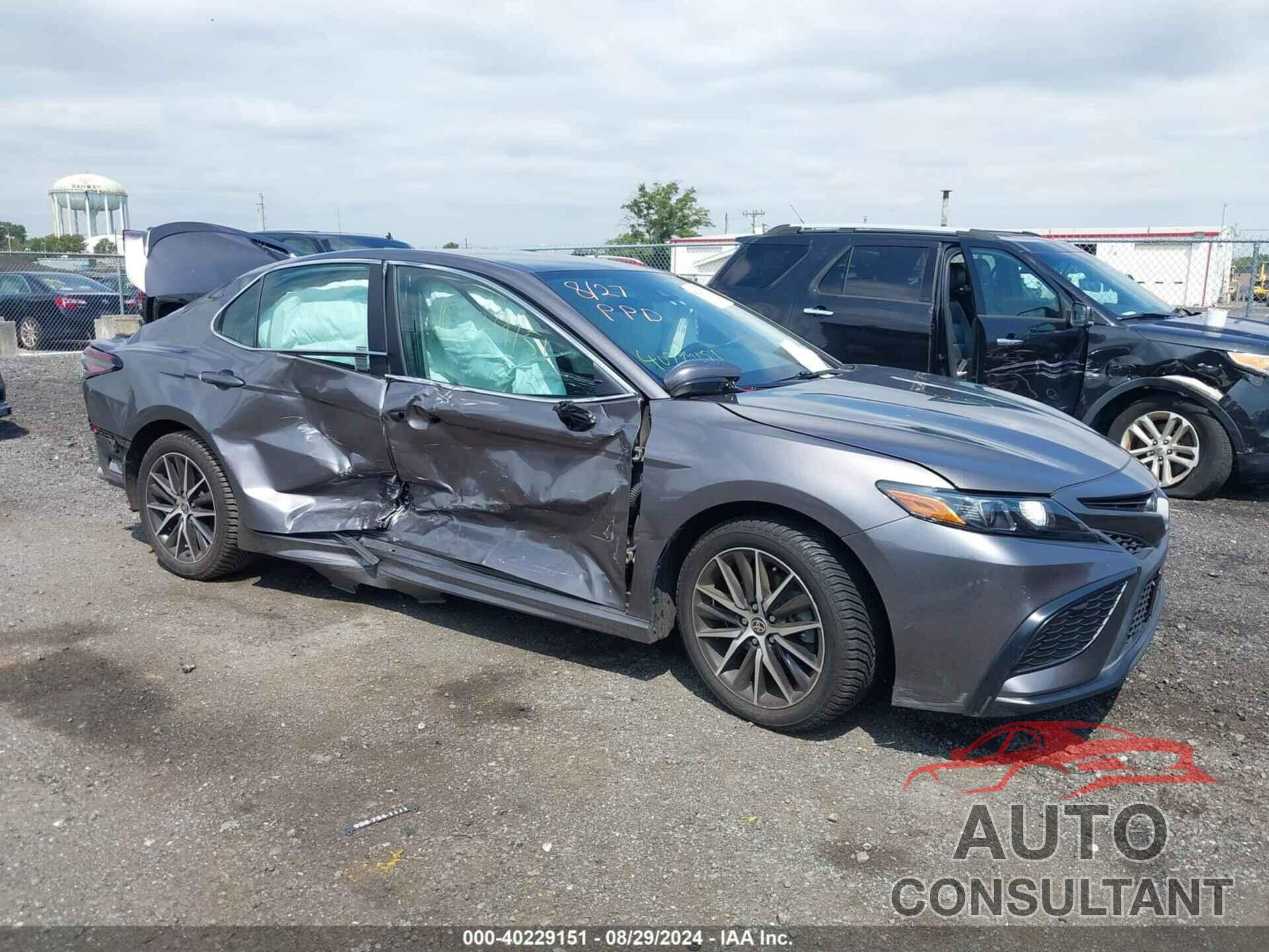 TOYOTA CAMRY 2021 - 4T1G11AK2MU615354