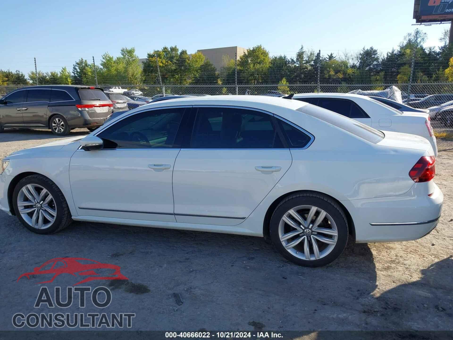VOLKSWAGEN PASSAT 2017 - 1VWGT7A38HC041071