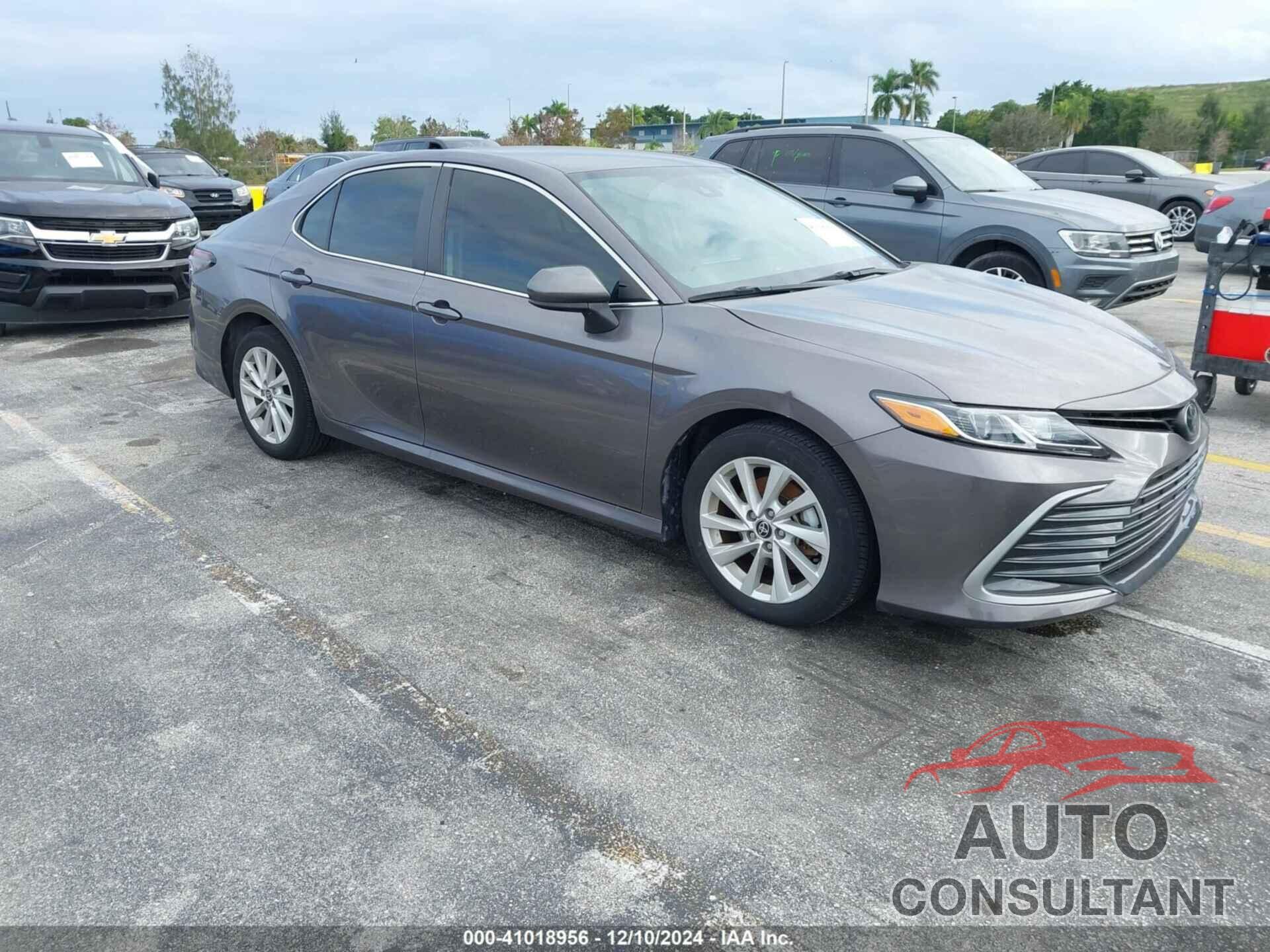 TOYOTA CAMRY 2022 - 4T1C11AK1NU054984