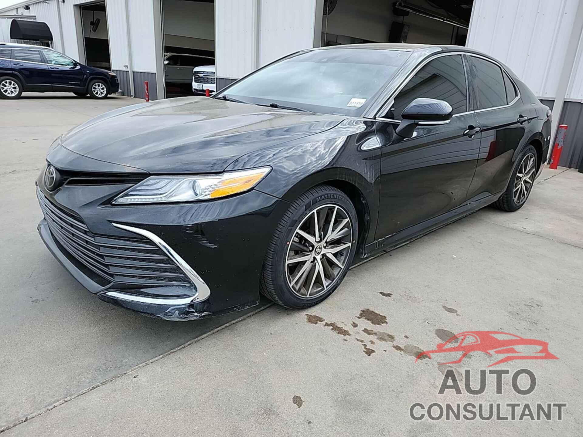 TOYOTA CAMRY 2022 - 4T1F11AK4NU019854