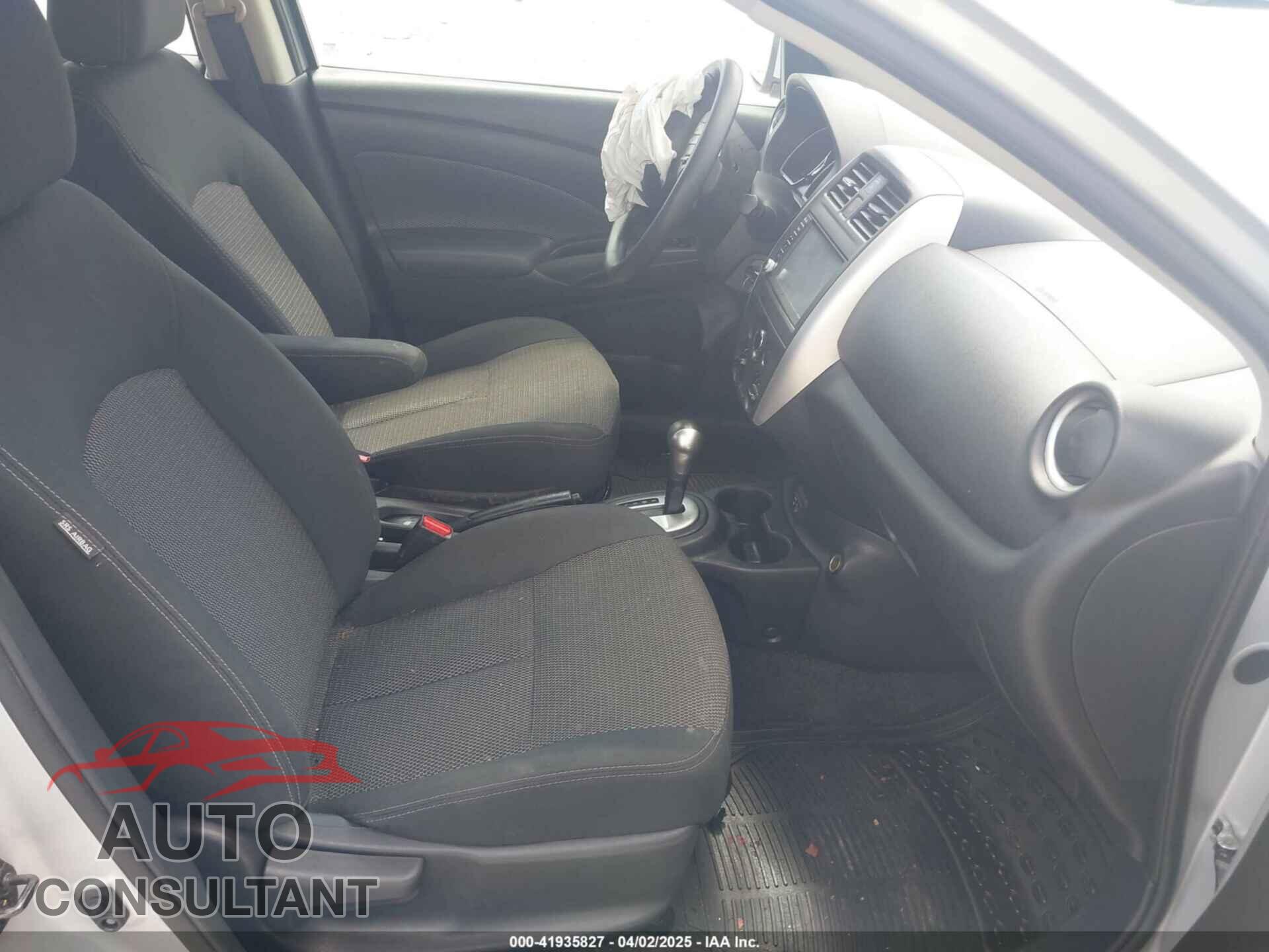 NISSAN VERSA 2019 - 3N1CN7AP3KL856176