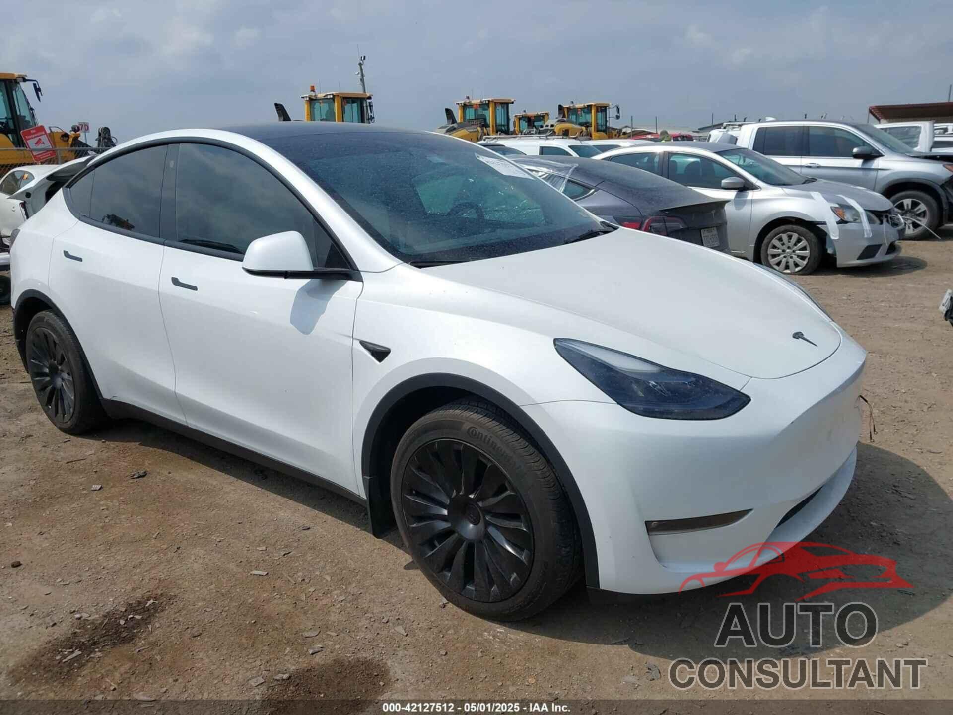 TESLA MODEL Y 2023 - 7SAYGAEEXPF776370
