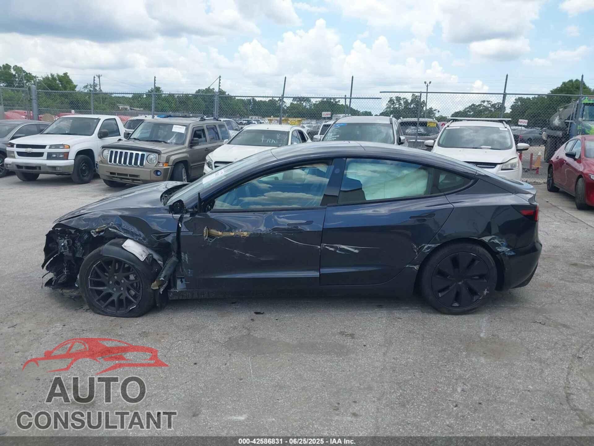 TESLA MODEL 3 2024 - 5YJ3E1EA4RF722849