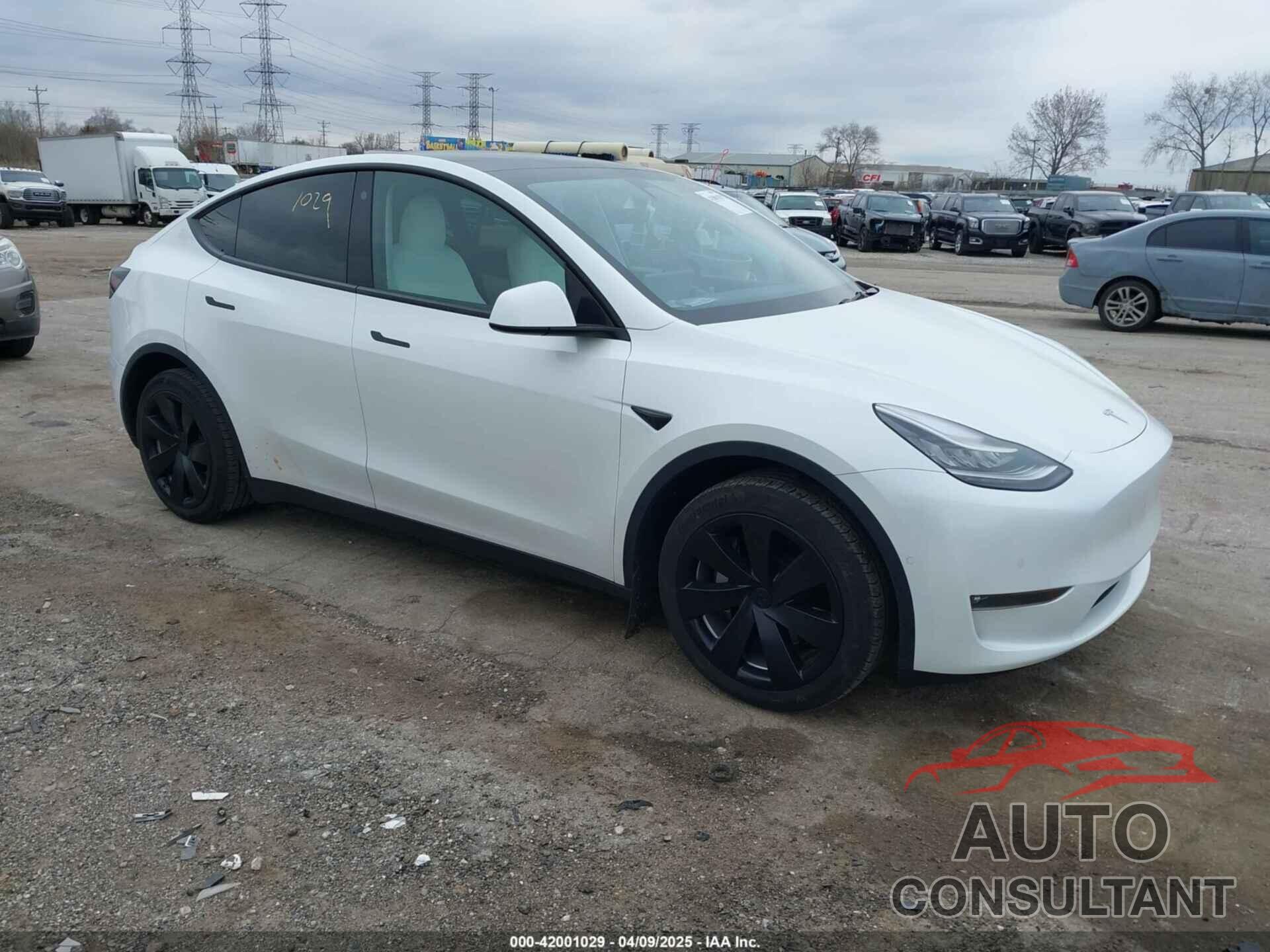 TESLA MODEL Y 2021 - 5YJYGDEE7MF141178