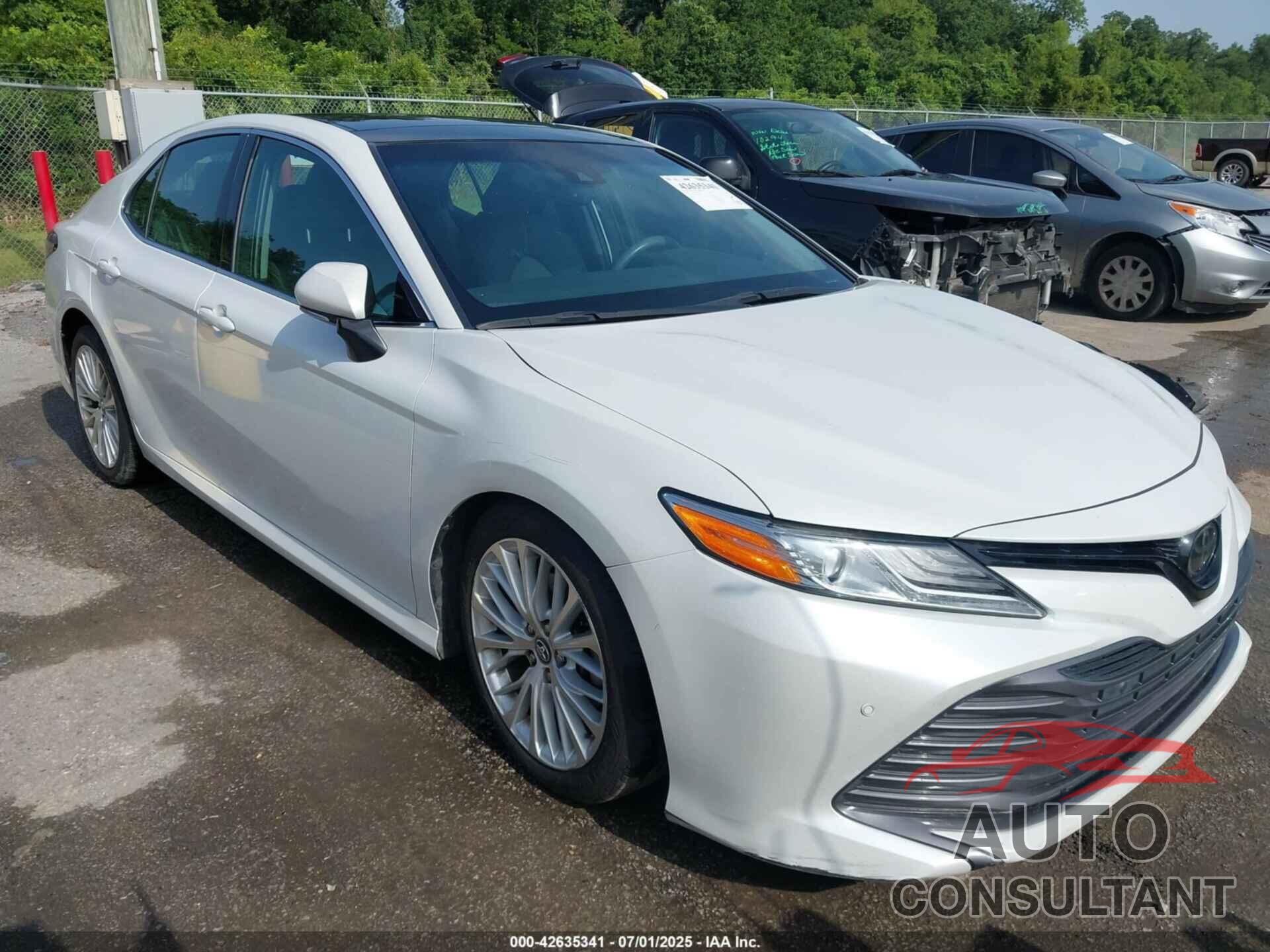 TOYOTA CAMRY 2018 - 4T1B11HK2JU145337