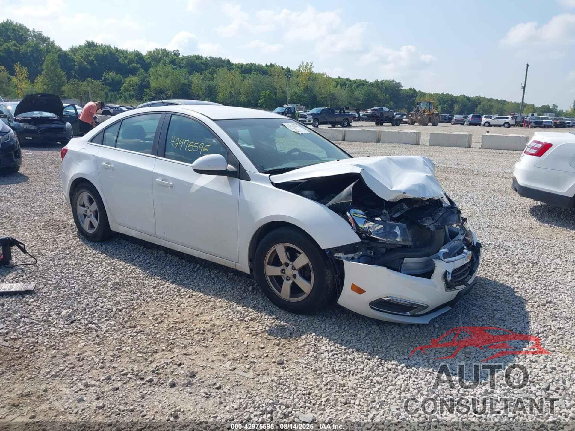 CHEVROLET CRUZE 2015 - 1G1PC5SB2F7272382