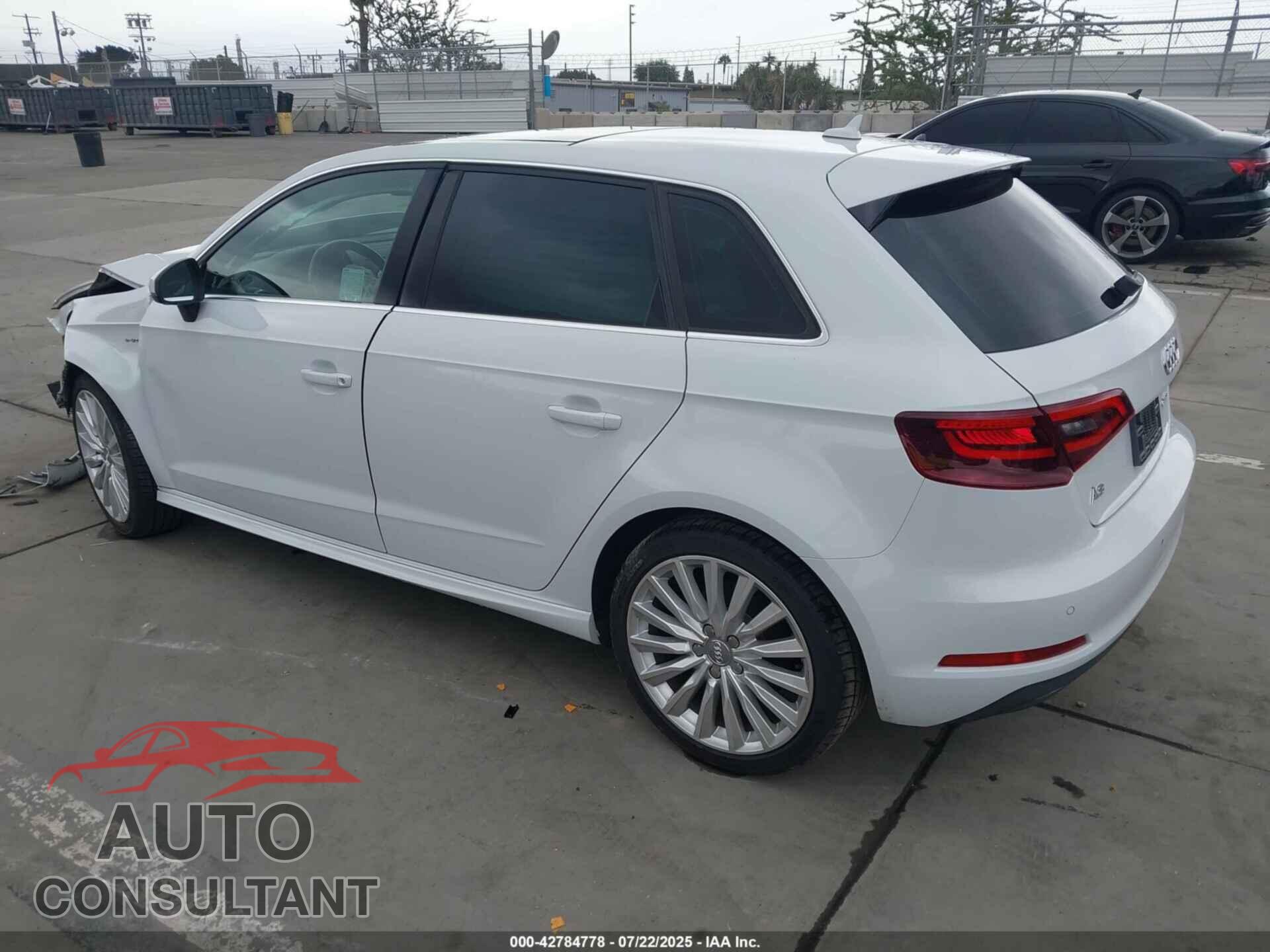 AUDI A3 E-TRON 2016 - WAUTPBFF2GA028058