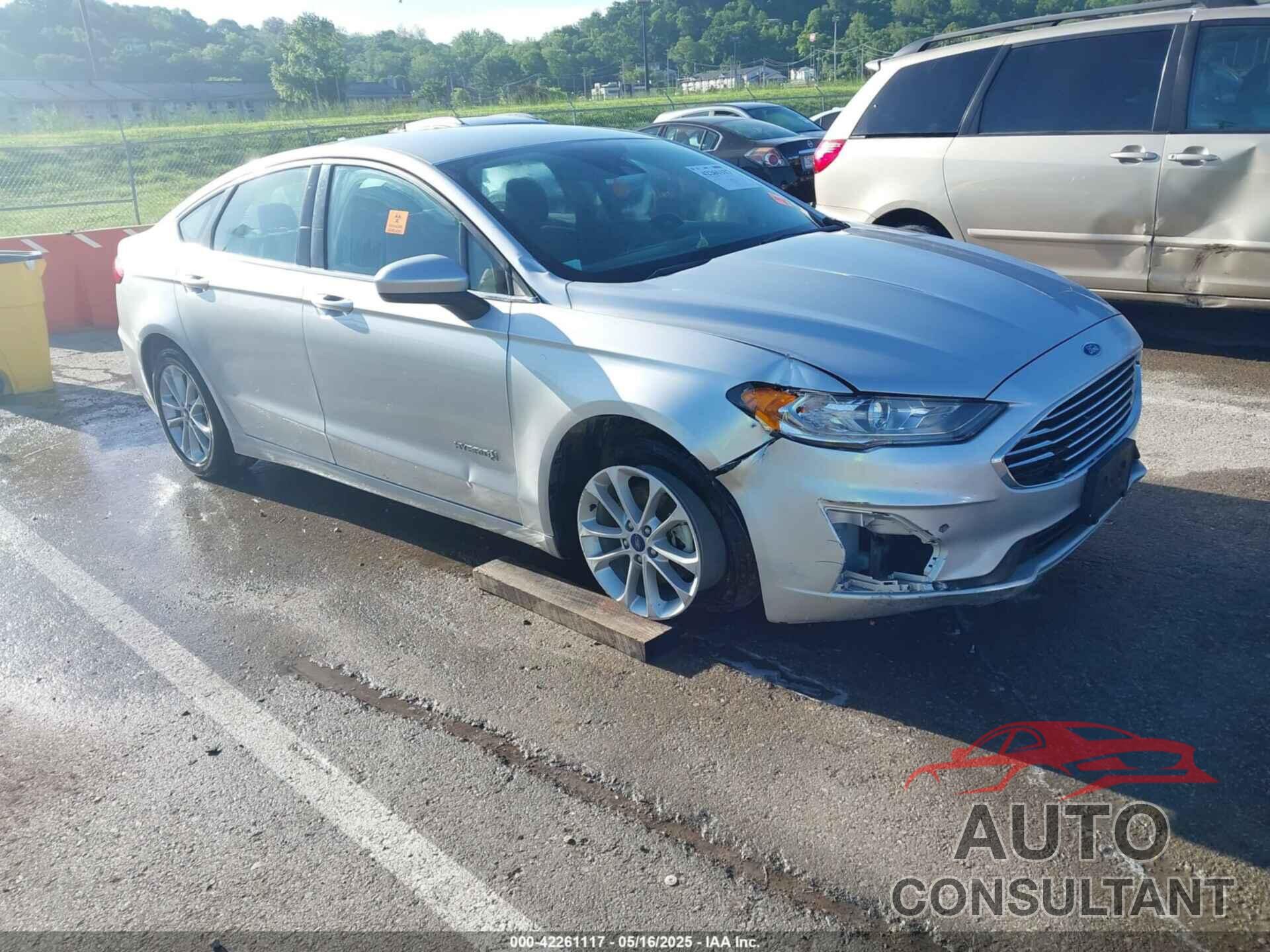 FORD FUSION HYBRID 2019 - 3FA6P0LU3KR199154