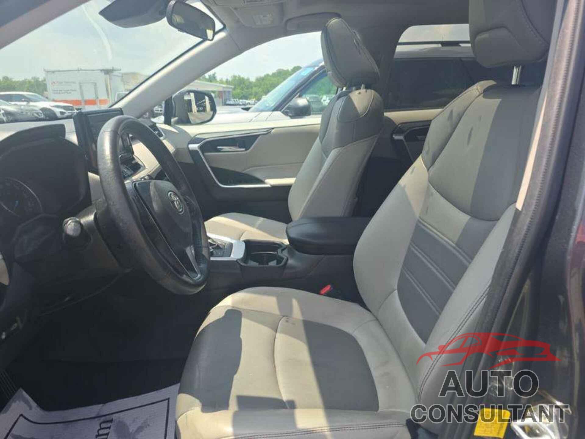 TOYOTA RAV4 2021 - 2T3B6RFV8MW020173
