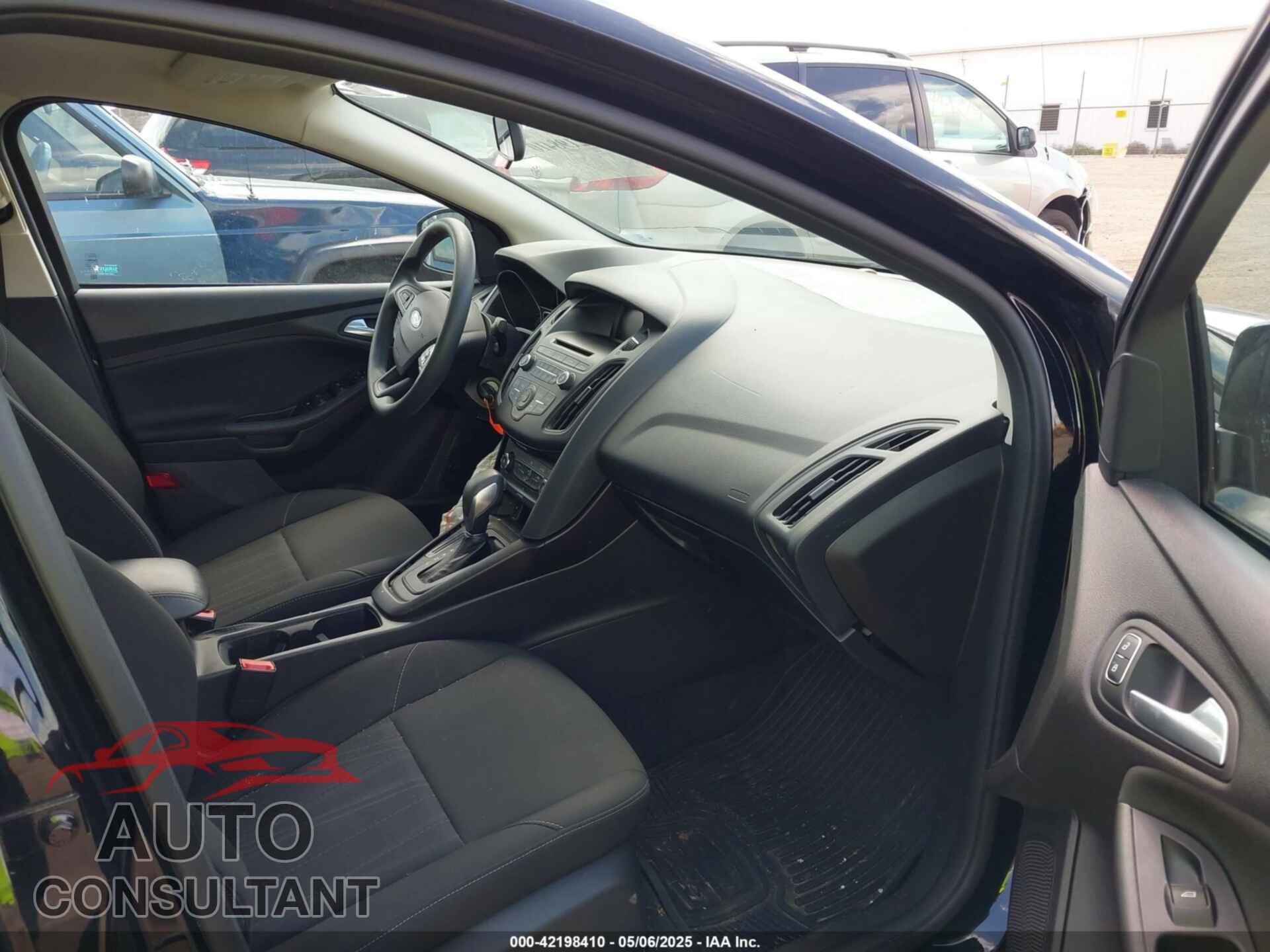 FORD FOCUS 2017 - 1FADP3F20HL346606