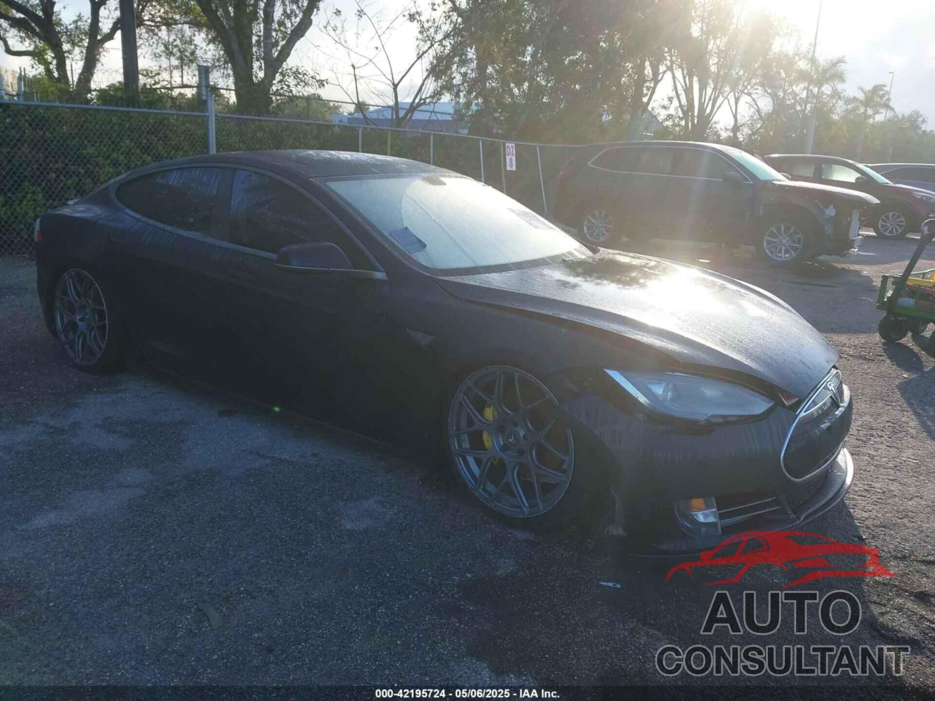 TESLA MODEL S 2012 - 5YJSA1DN5CFS00184