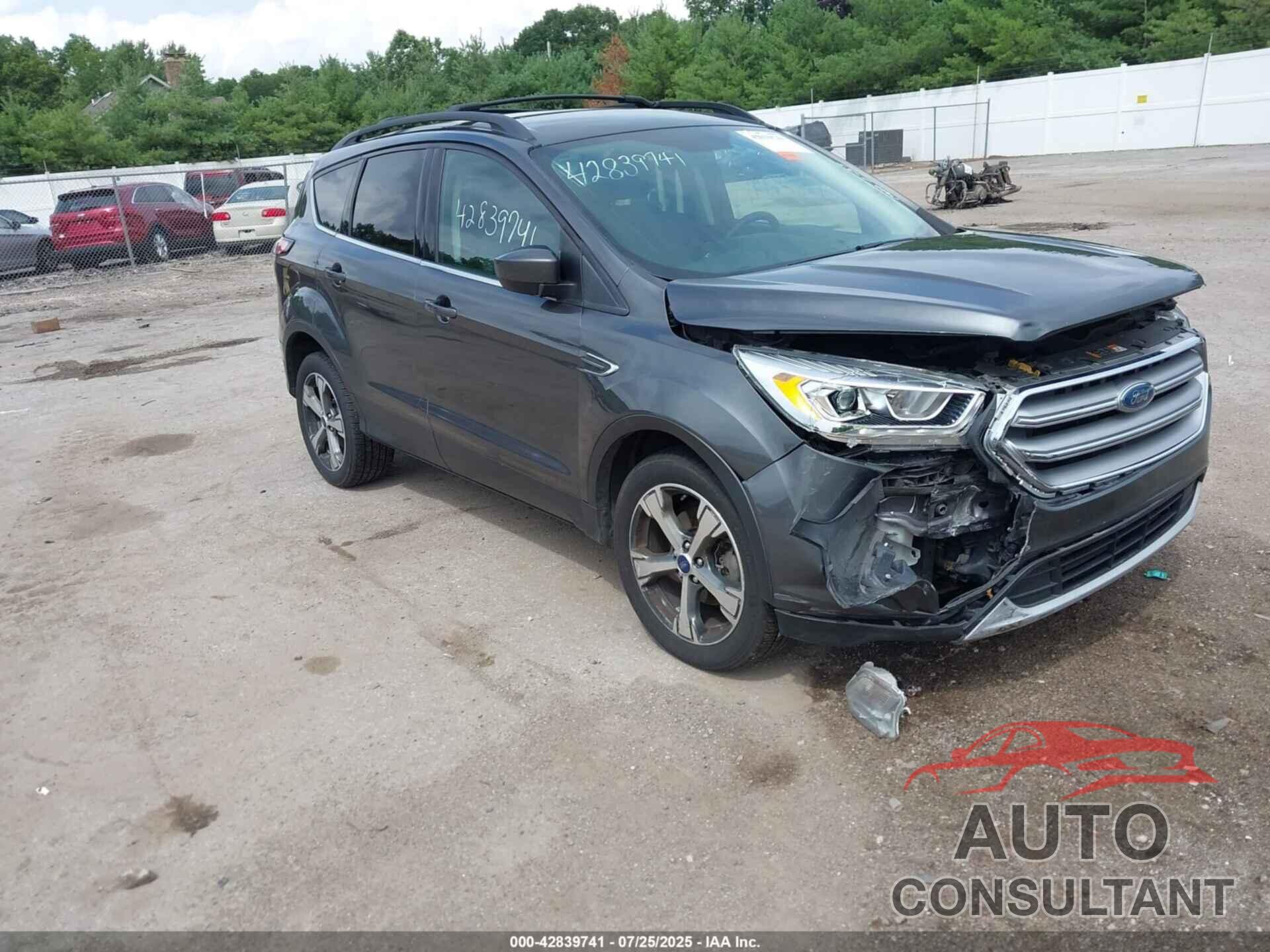 FORD ESCAPE 2017 - 1FMCU9GD8HUB99846