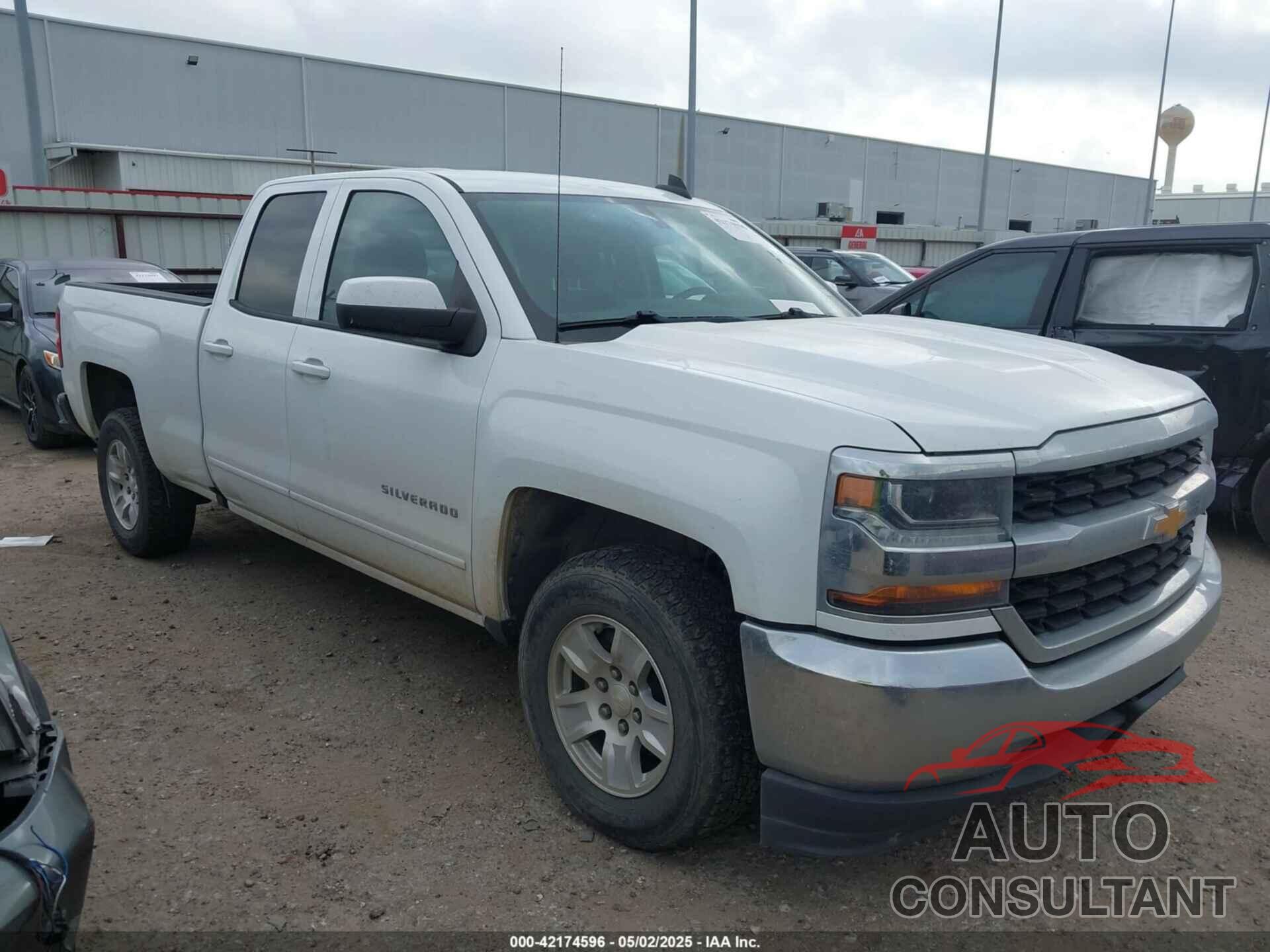 CHEVROLET SILVERADO 1500 2018 - 2GCRCREC6J1110773
