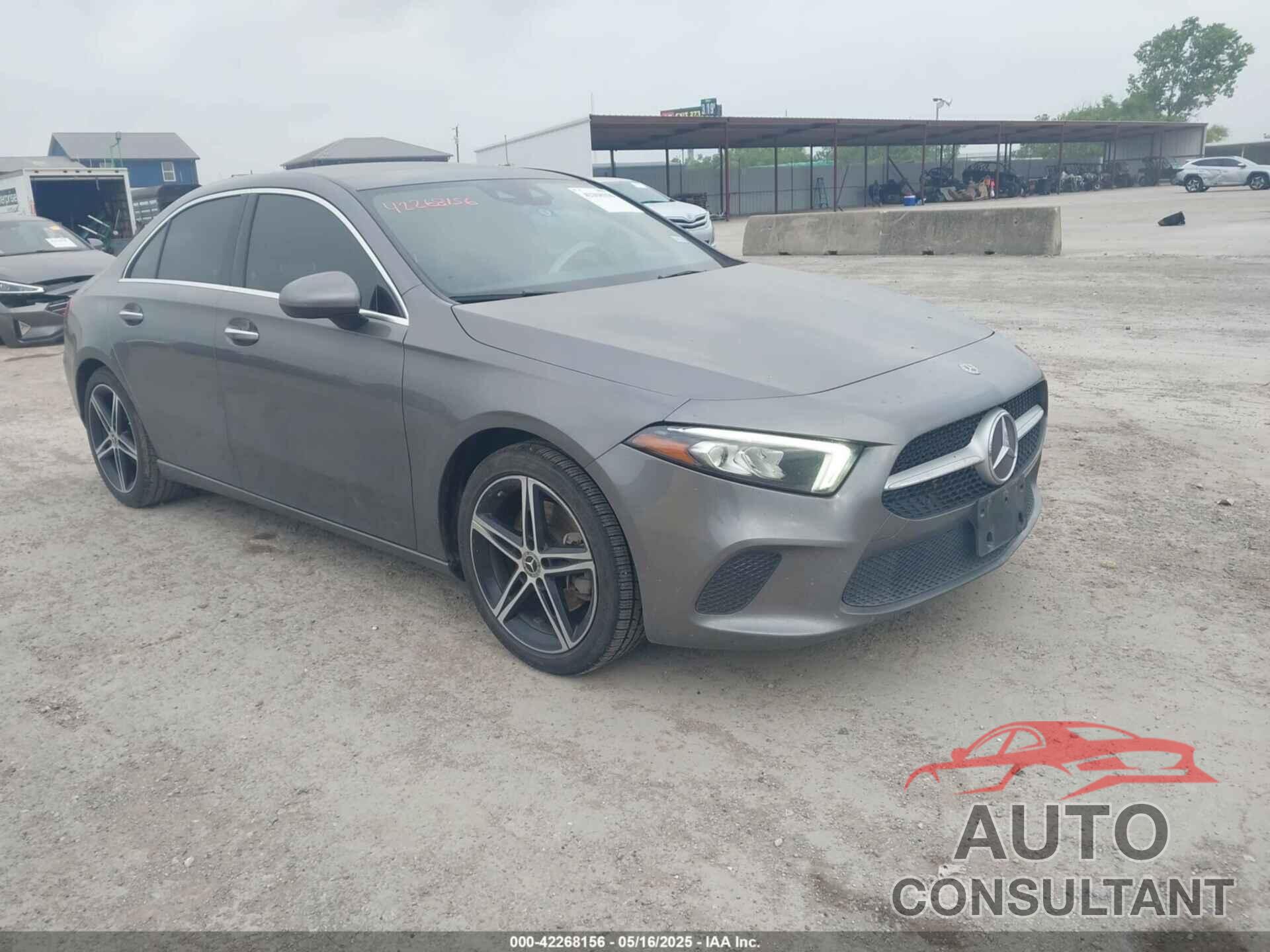 MERCEDES-BENZ A 2019 - WDD3G4EB2KW016409