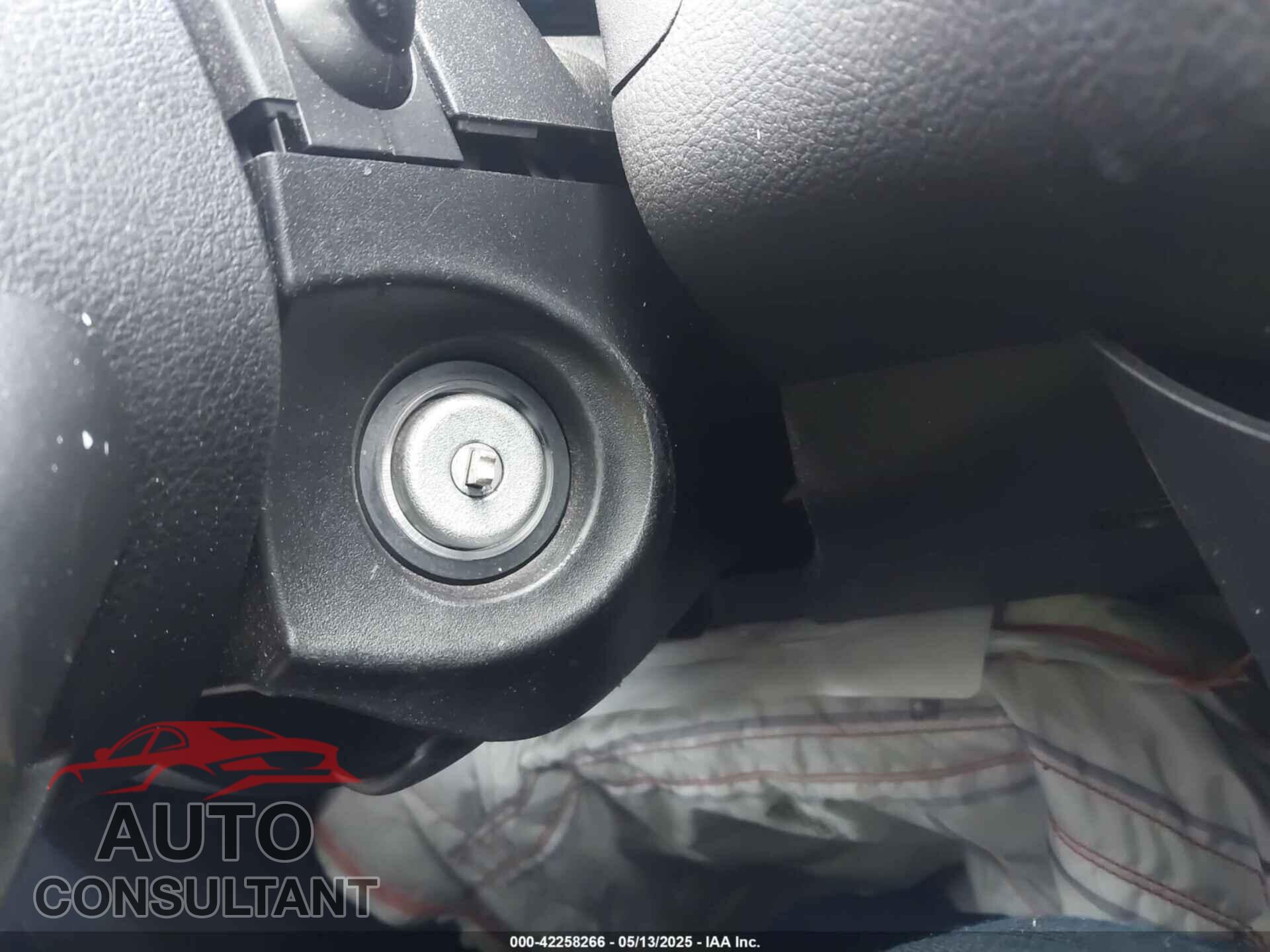 FORD FOCUS 2017 - 1FADP3E27HL201371