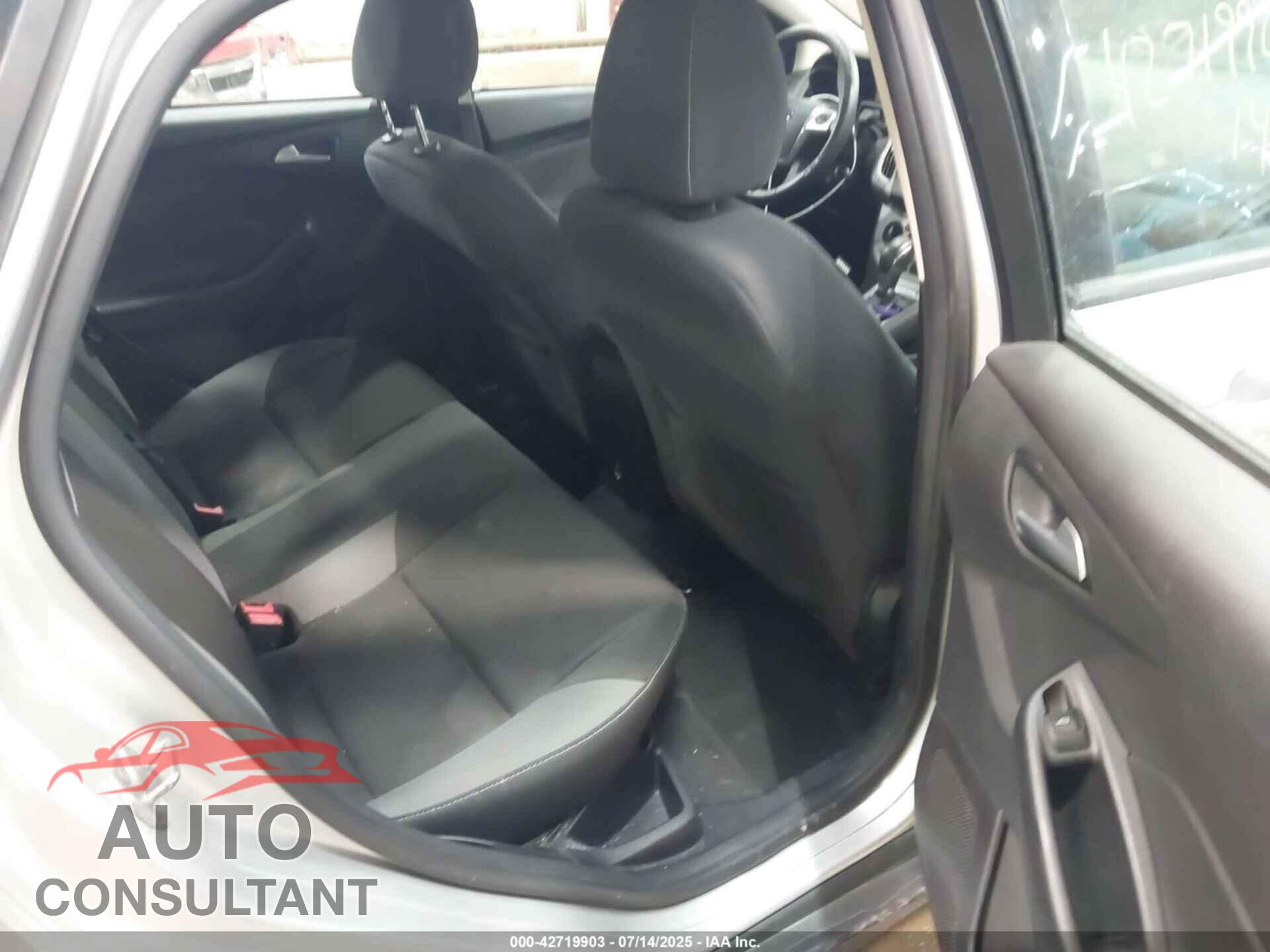 FORD FOCUS 2014 - 1FADP3F27EL366864