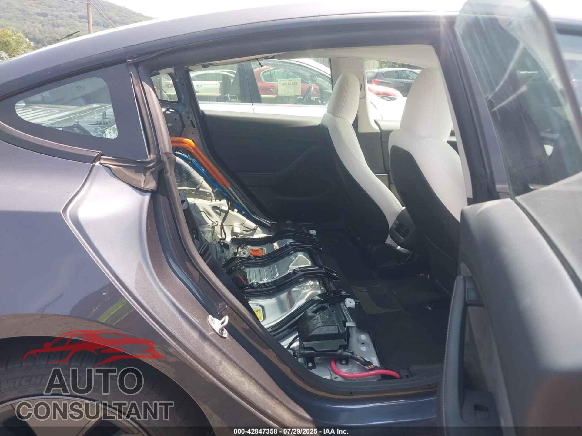 TESLA MODEL 3 2023 - 5YJ3E1EA2PF646352