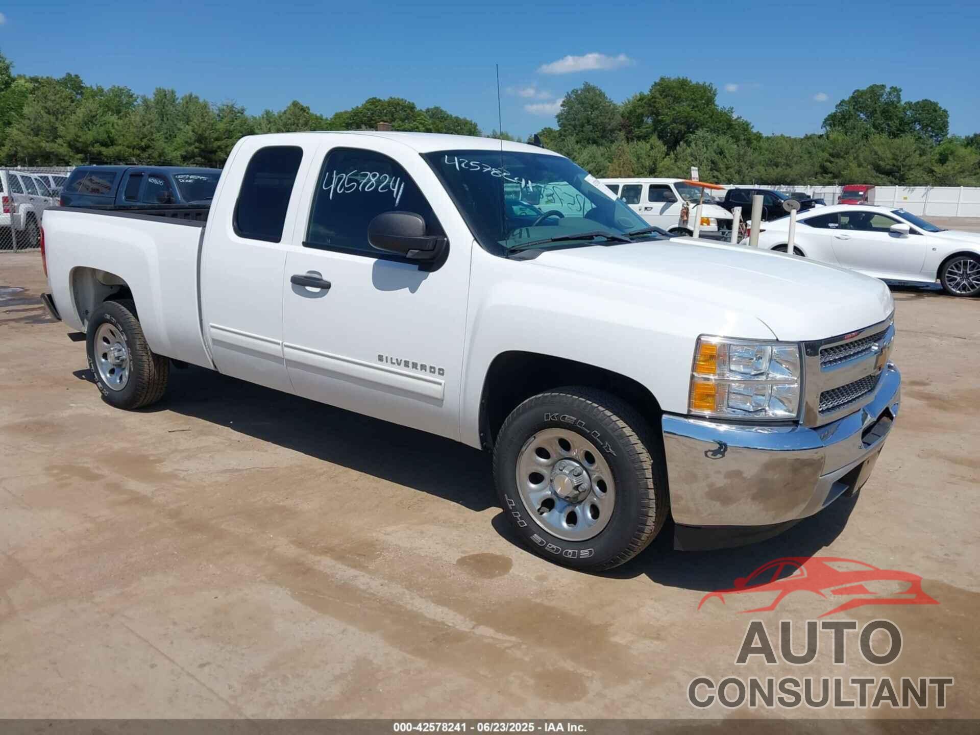 CHEVROLET SILVERADO 1500 2013 - 1GCRCREA1DZ350243