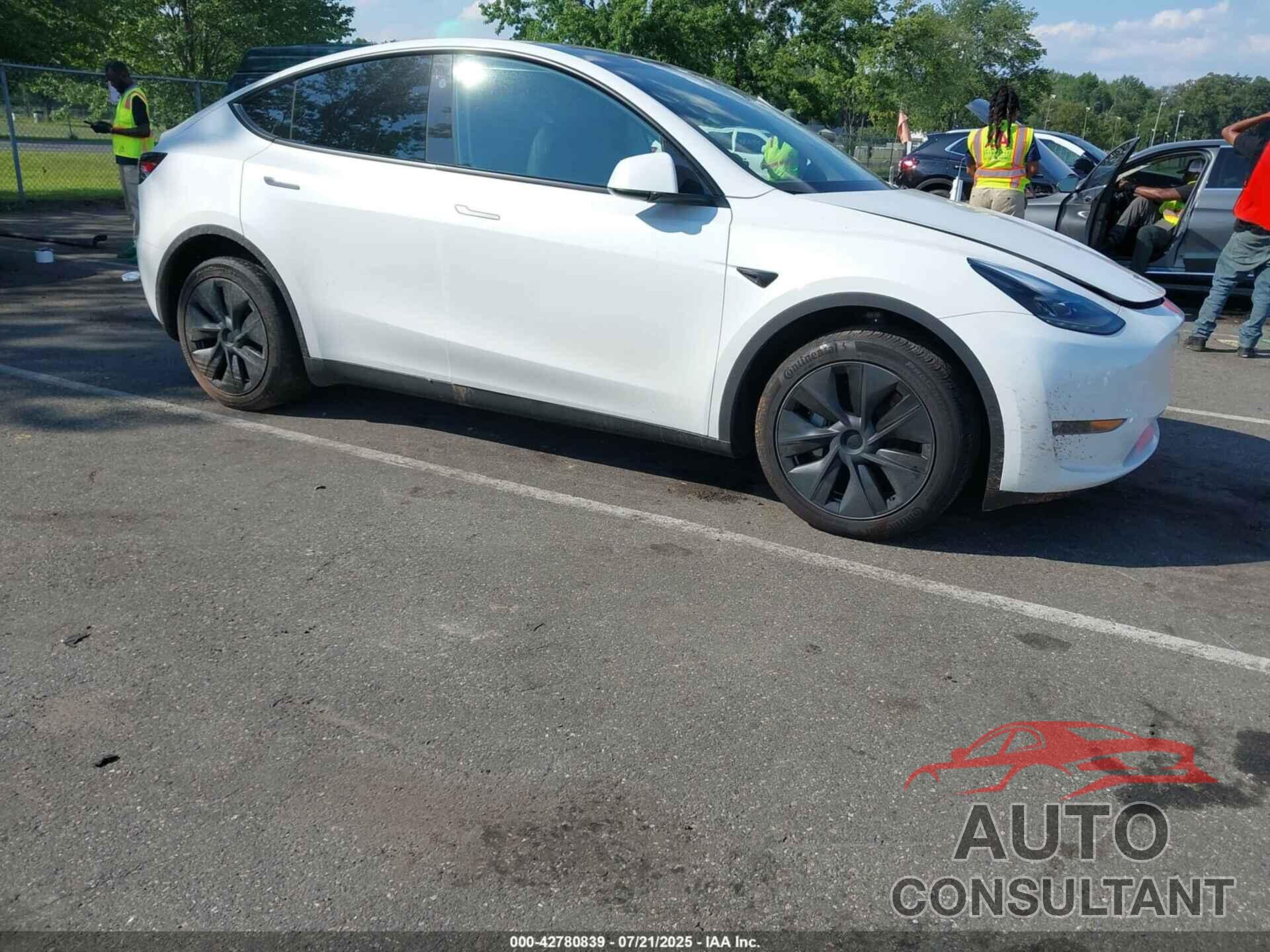 TESLA MODEL Y 2024 - 7SAYGDEE8RF161465