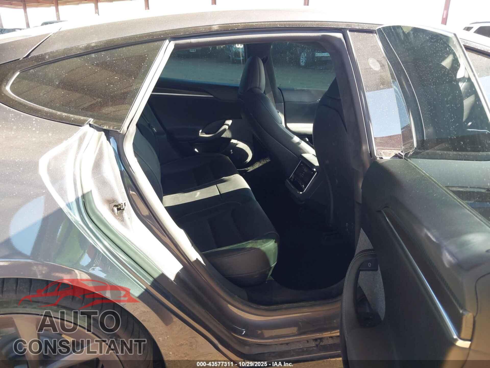 TESLA MODEL S 2021 - 5YJSA1E64MF441775